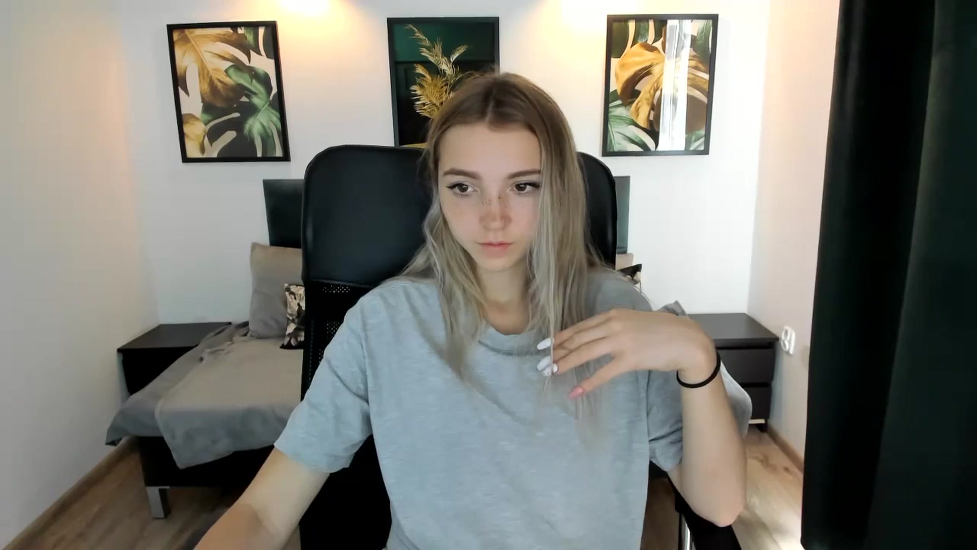 Gallery image thumbnail from Daisyy's myfreecams stream on, 08/22/2024, 15:28 image 13 of 20