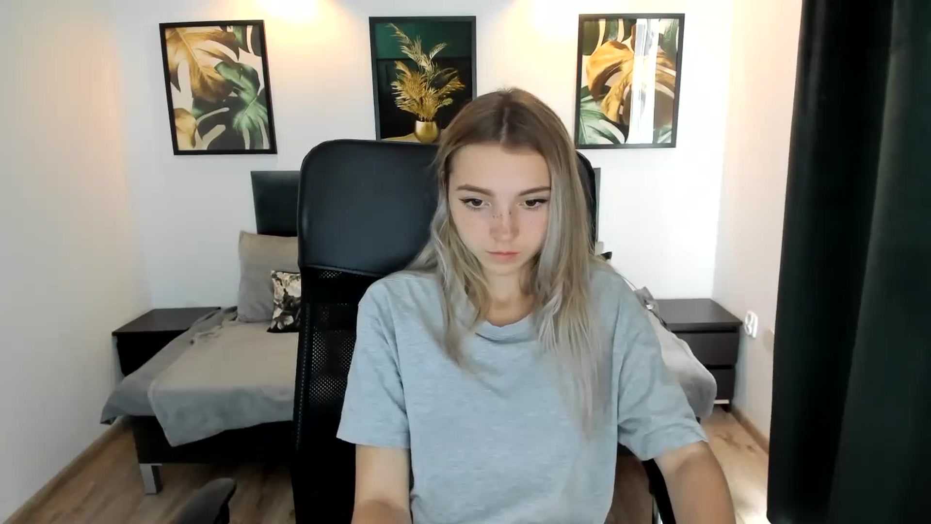 Gallery image thumbnail from Daisyy's myfreecams stream on, 08/22/2024, 15:28 image 17 of 20