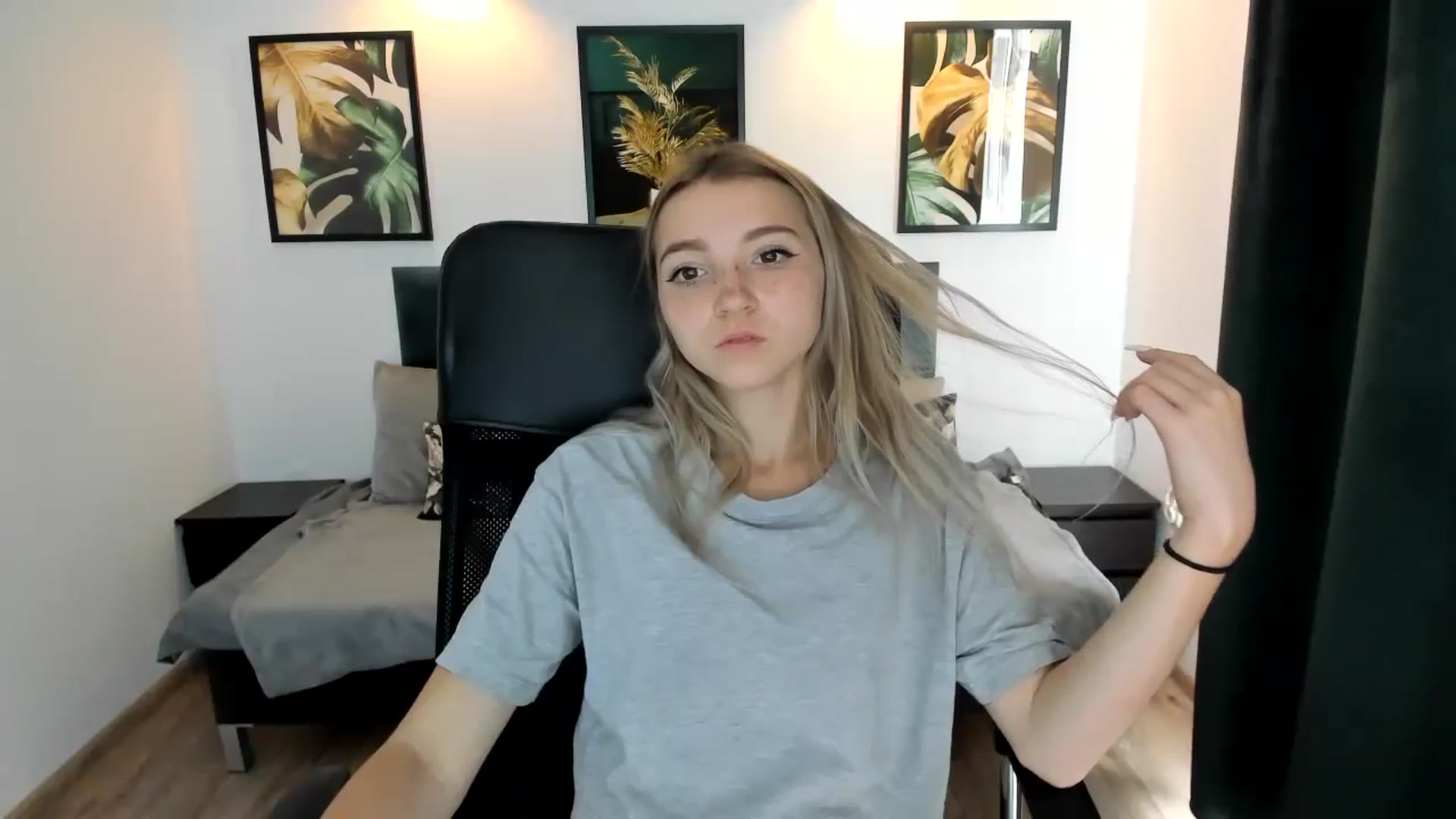 Gallery image thumbnail from Daisyy's myfreecams stream on, 08/22/2024, 15:28 image 18 of 20
