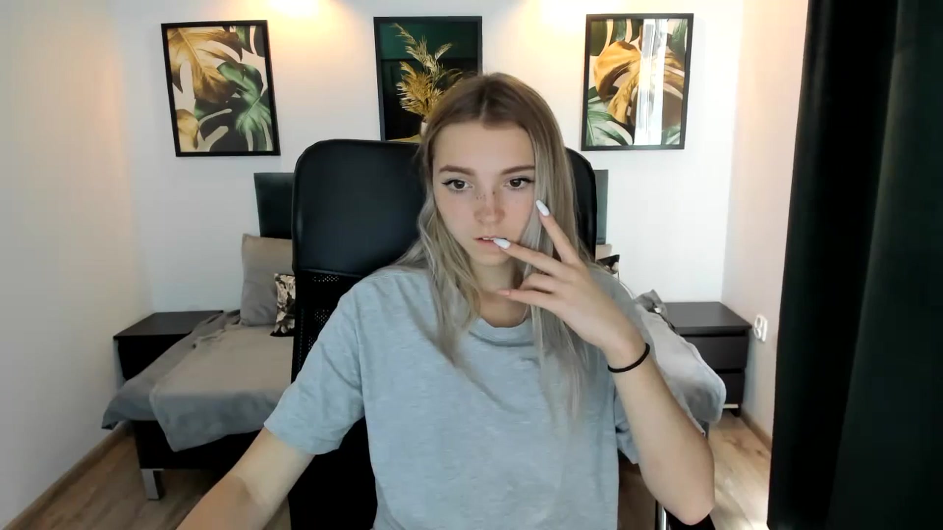 Gallery image thumbnail from Daisyy's myfreecams stream on, 08/22/2024, 15:28 image 14 of 20