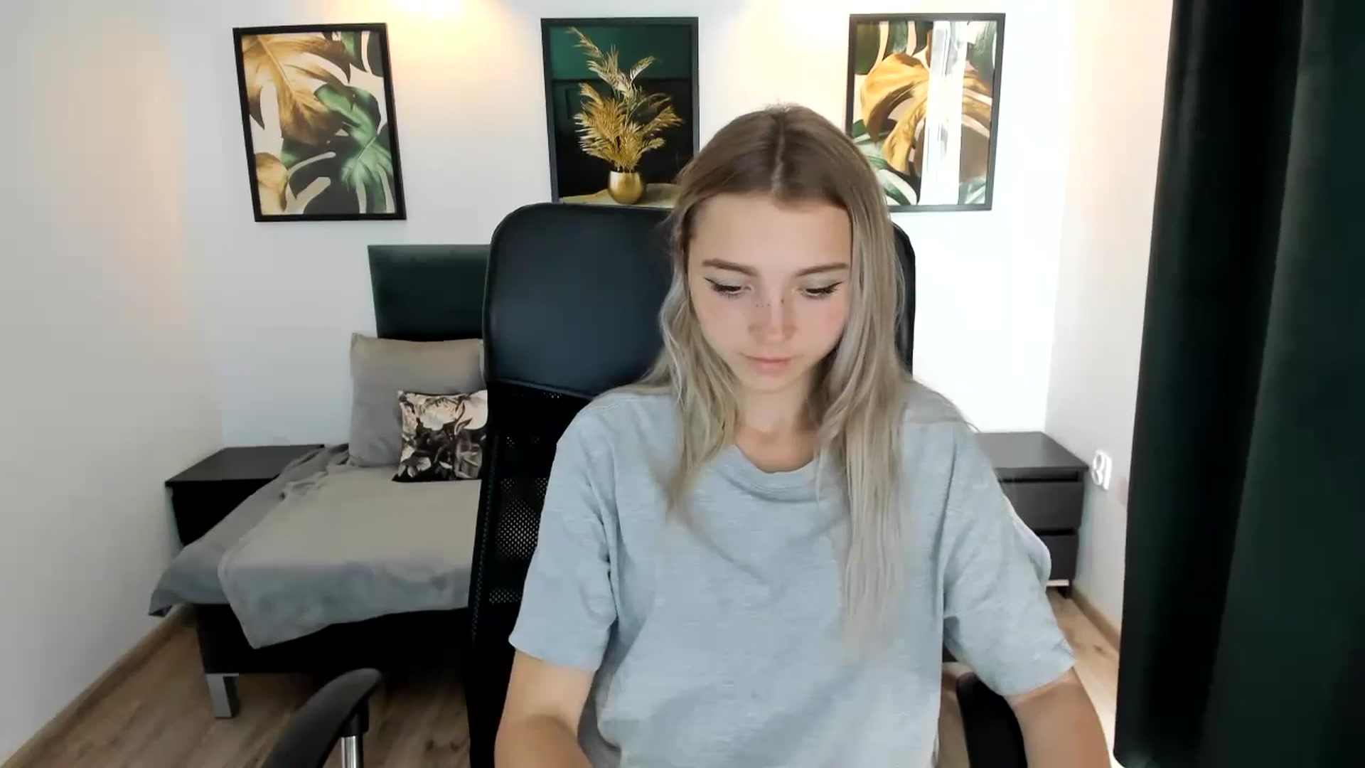 Gallery image thumbnail from Daisyy's myfreecams stream on, 08/22/2024, 15:28 image 8 of 20