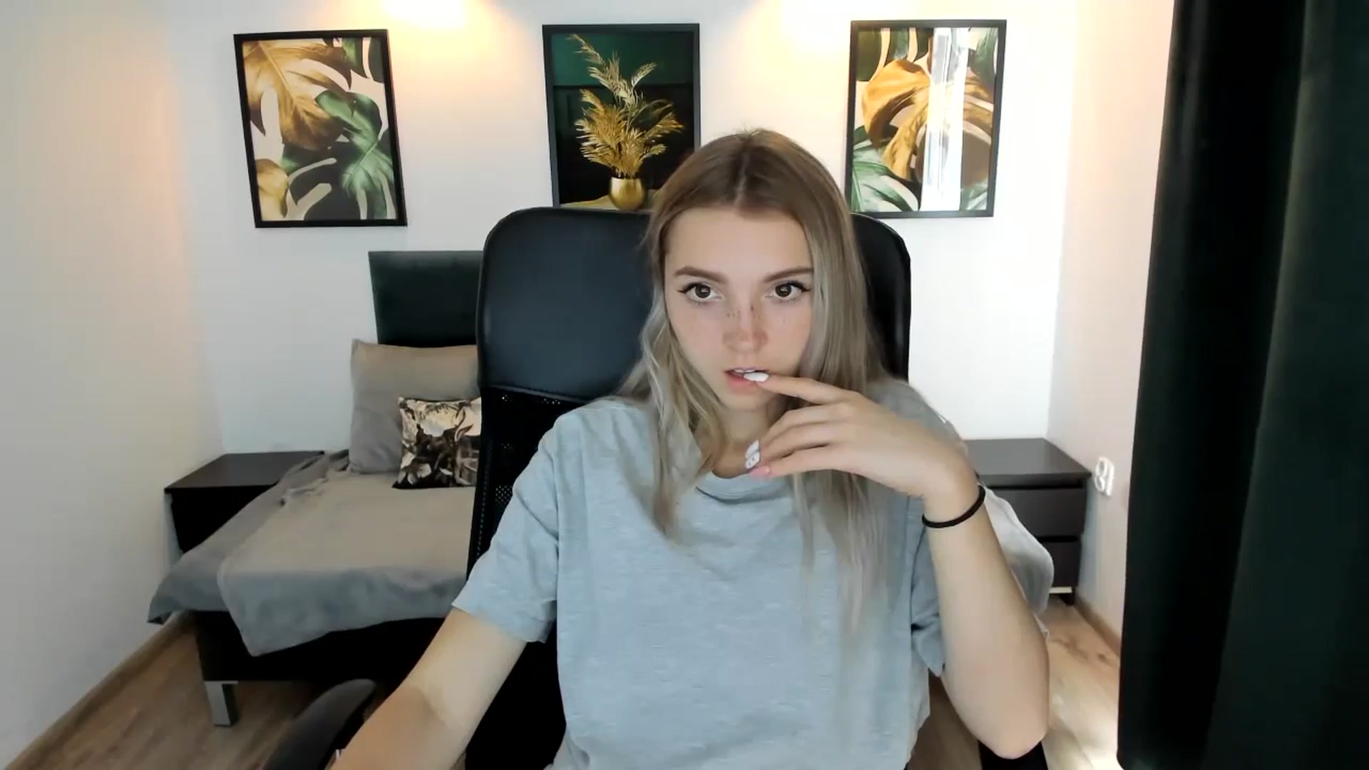 Gallery image thumbnail from Daisyy's myfreecams stream on, 08/22/2024, 15:28 image 16 of 20