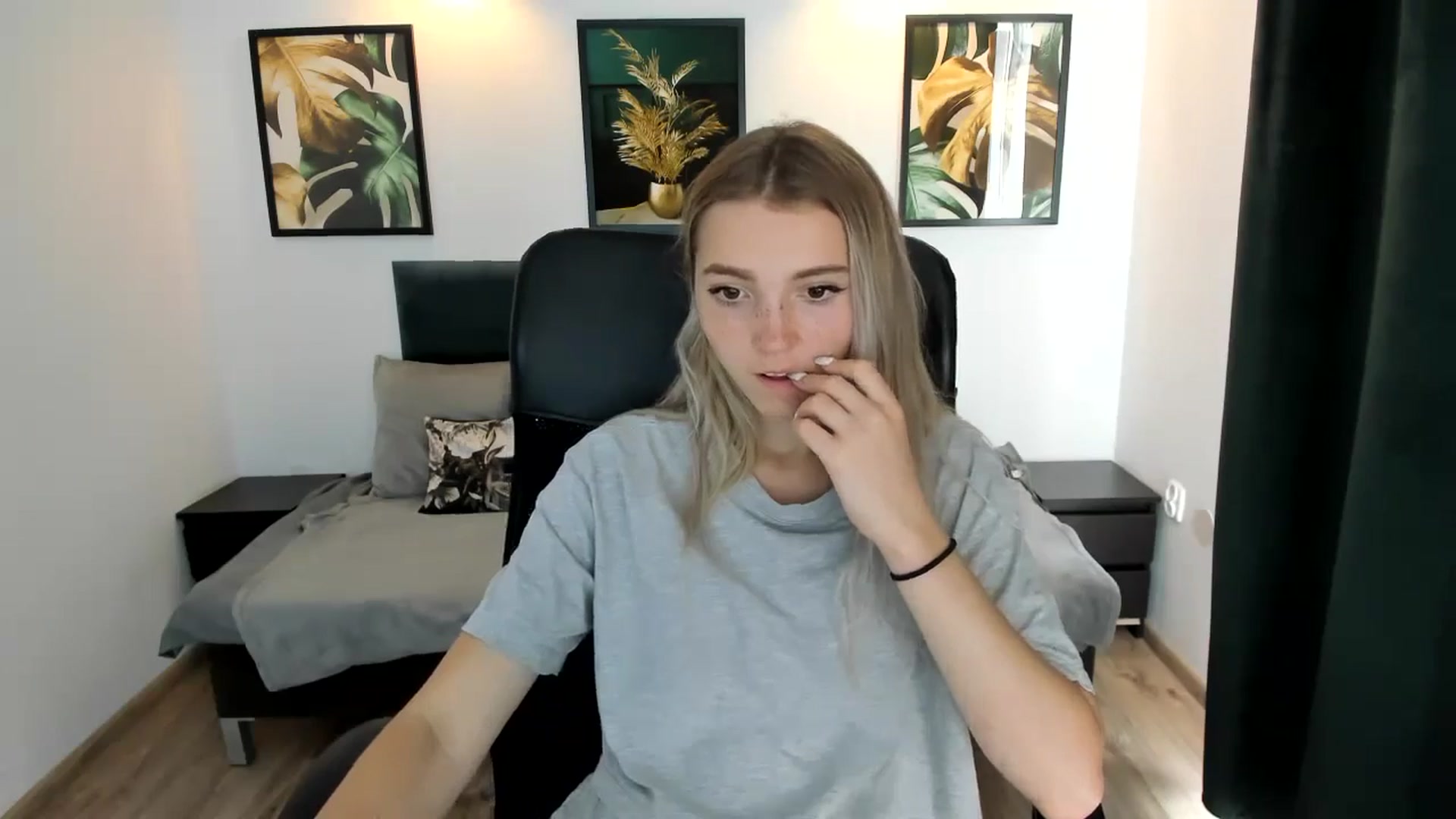 Gallery image thumbnail from Daisyy's myfreecams stream on, 08/22/2024, 15:28 image 9 of 20
