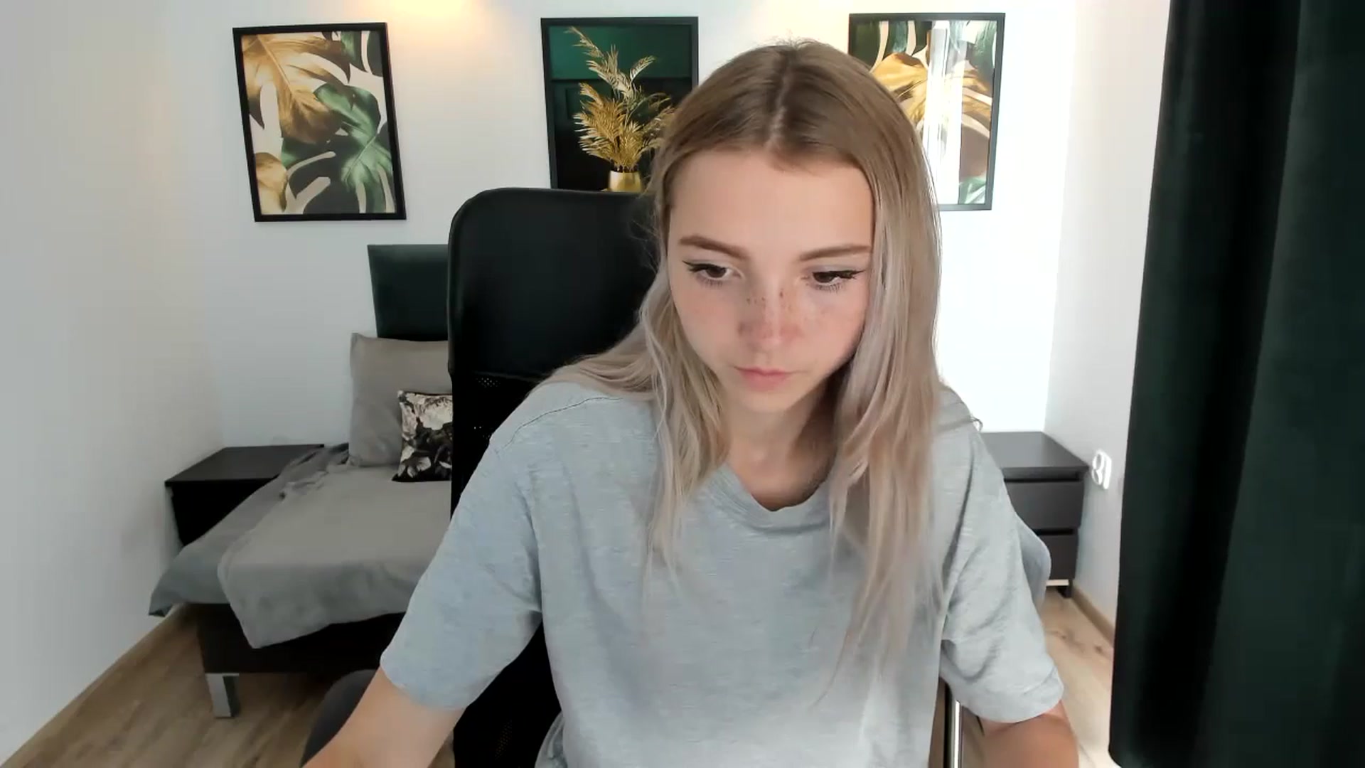Gallery image thumbnail from Daisyy's myfreecams stream on, 08/22/2024, 15:28 image 6 of 20