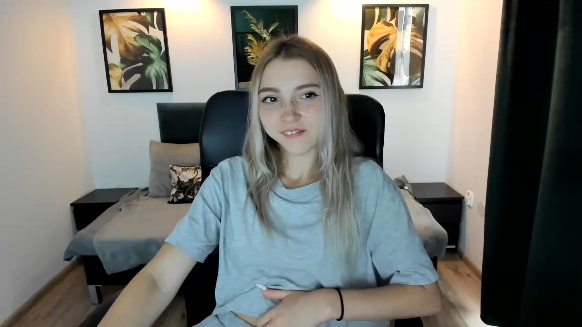 Gallery image thumbnail from Daisyy's myfreecams stream on, 08/22/2024, 16:34 image 6 of 20