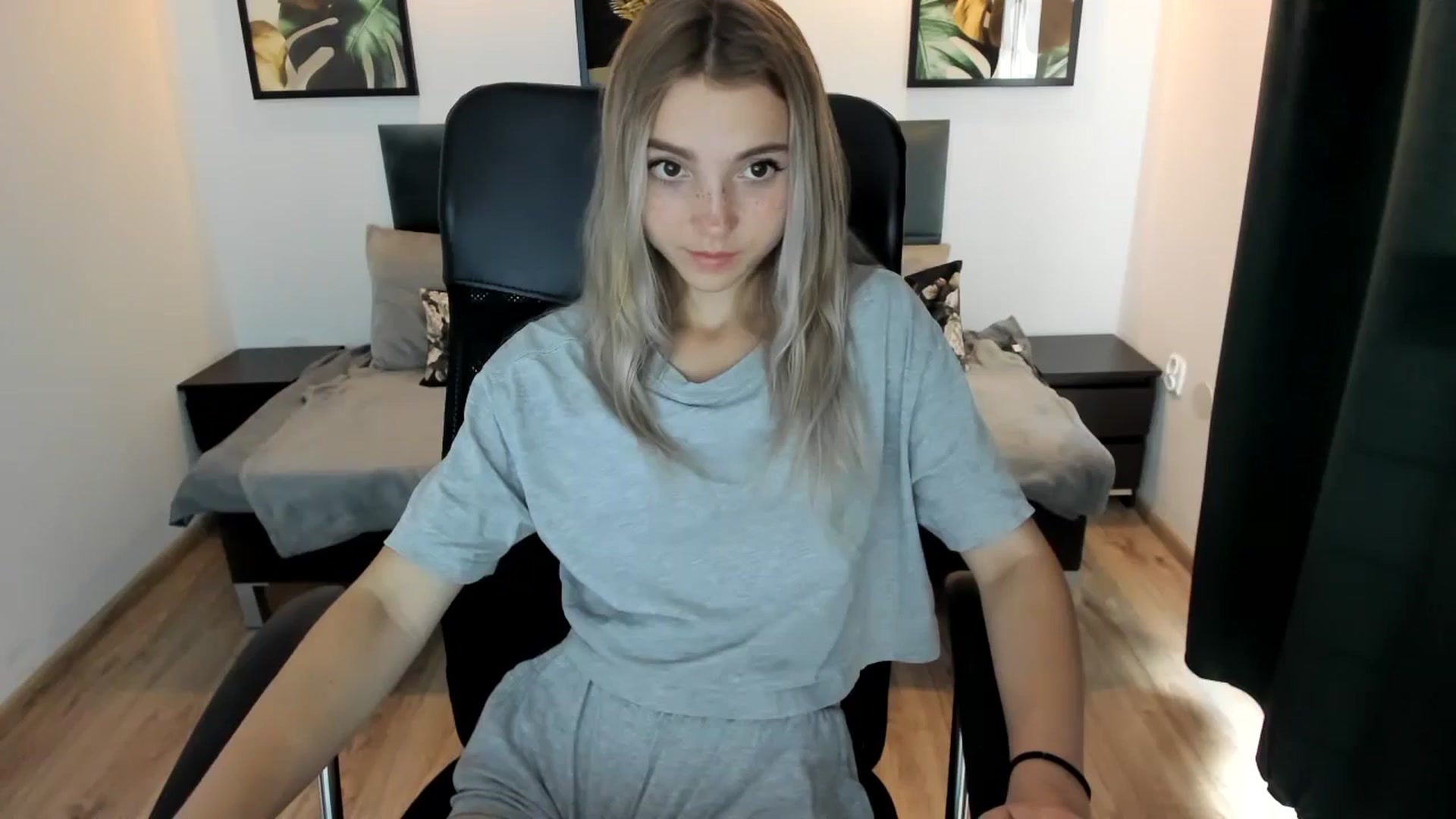 Gallery image thumbnail from Daisyy's myfreecams stream on, 08/22/2024, 16:34 image 17 of 20
