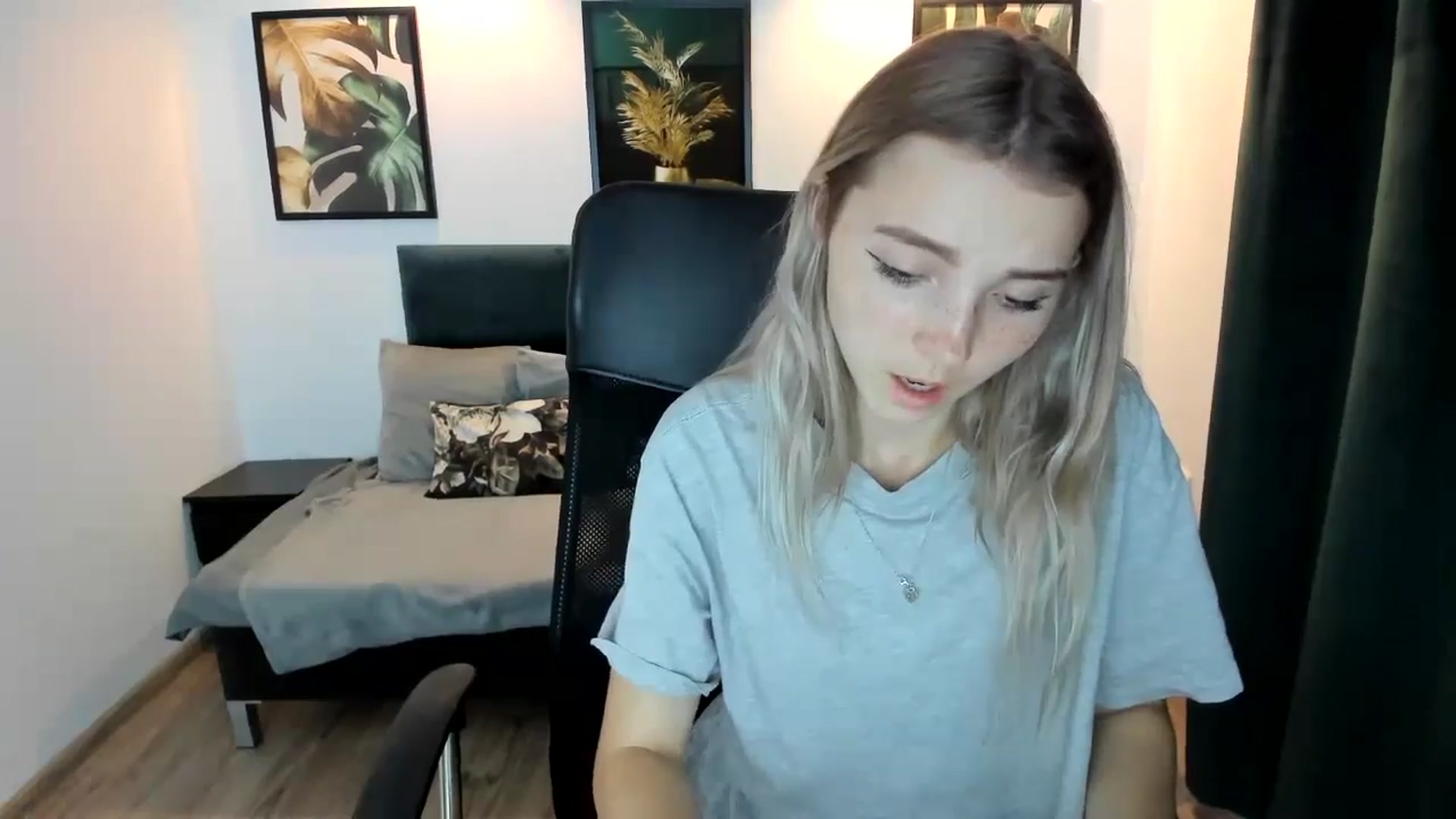 Gallery image thumbnail from Daisyy's myfreecams stream on, 08/22/2024, 18:33 image 11 of 20