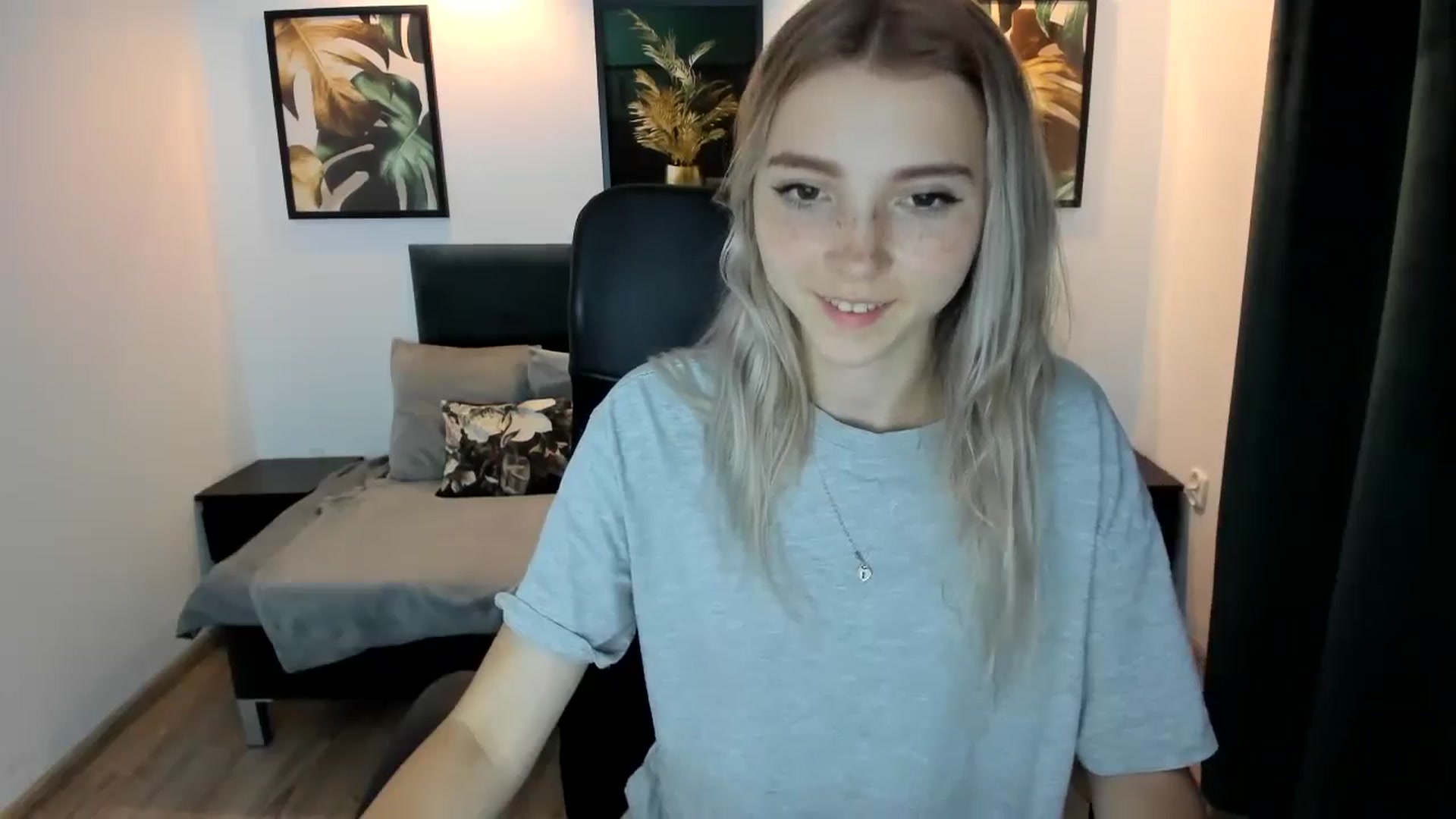 Gallery image thumbnail from Daisyy's myfreecams stream on, 08/22/2024, 18:33 image 17 of 20