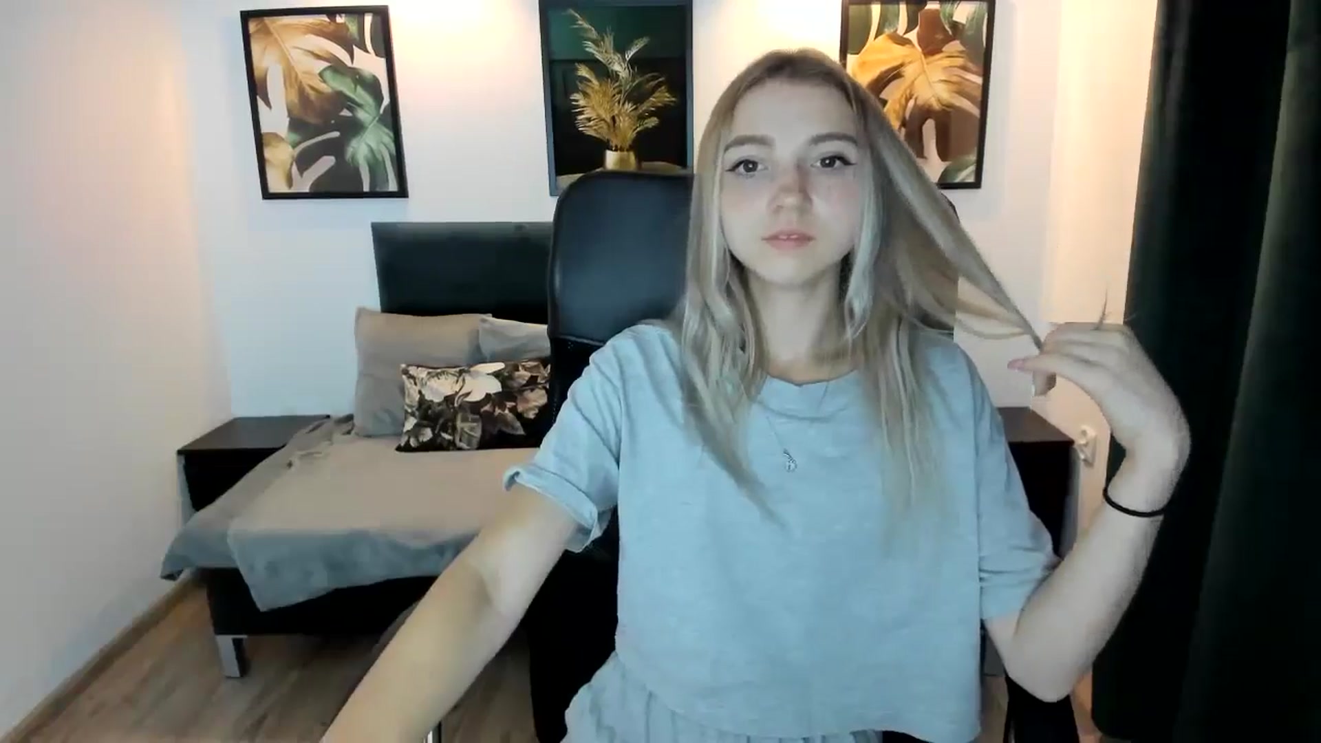 Gallery image thumbnail from Daisyy's myfreecams stream on, 08/22/2024, 18:33 image 15 of 20