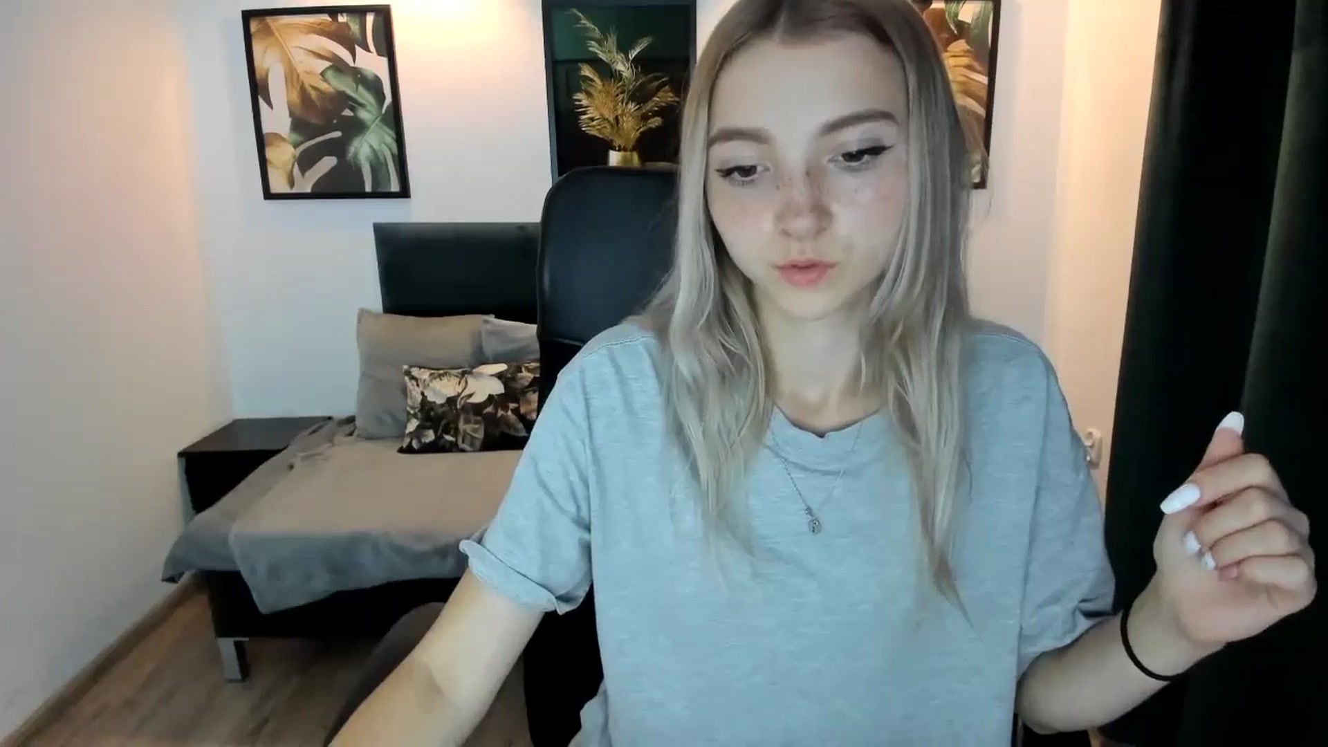 Gallery image thumbnail from Daisyy's myfreecams stream on, 08/22/2024, 18:33 image 16 of 20