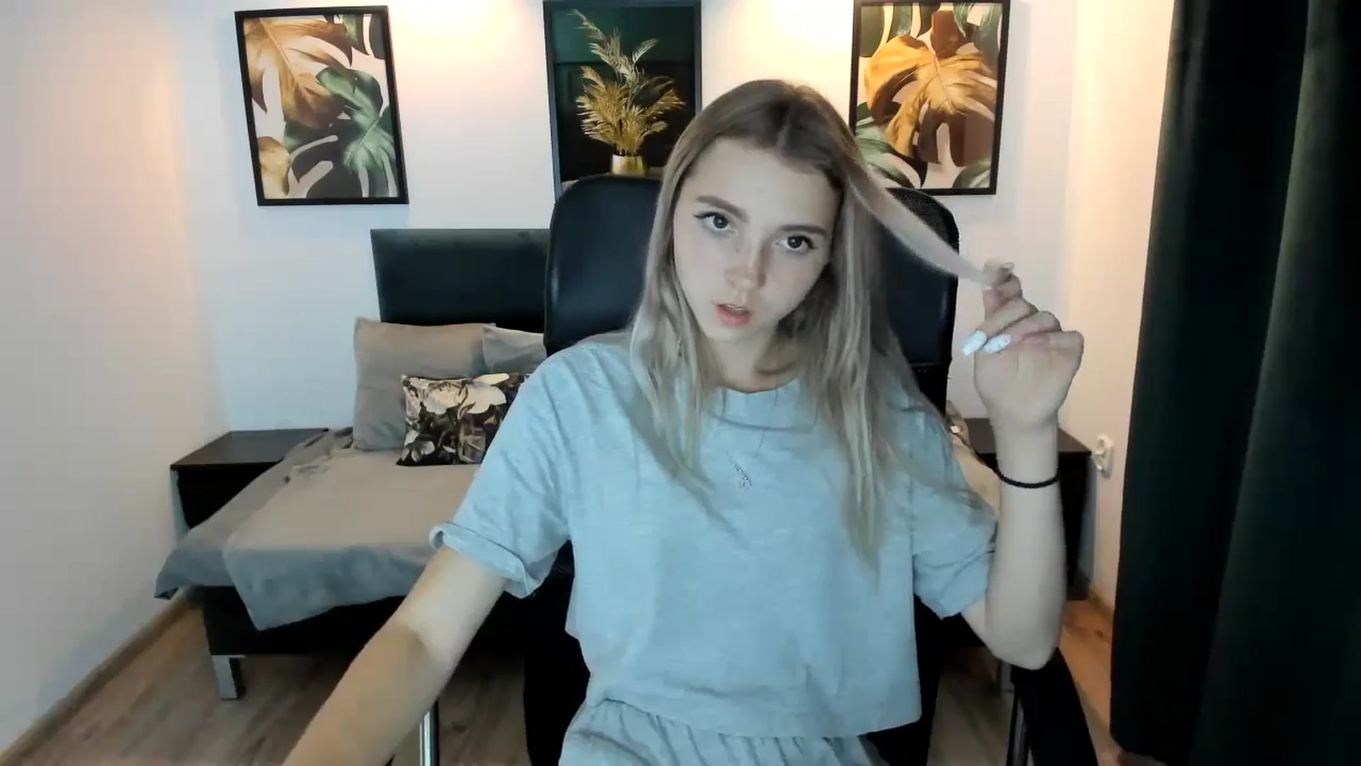 Gallery image thumbnail from Daisyy's myfreecams stream on, 08/22/2024, 18:33 image 14 of 20