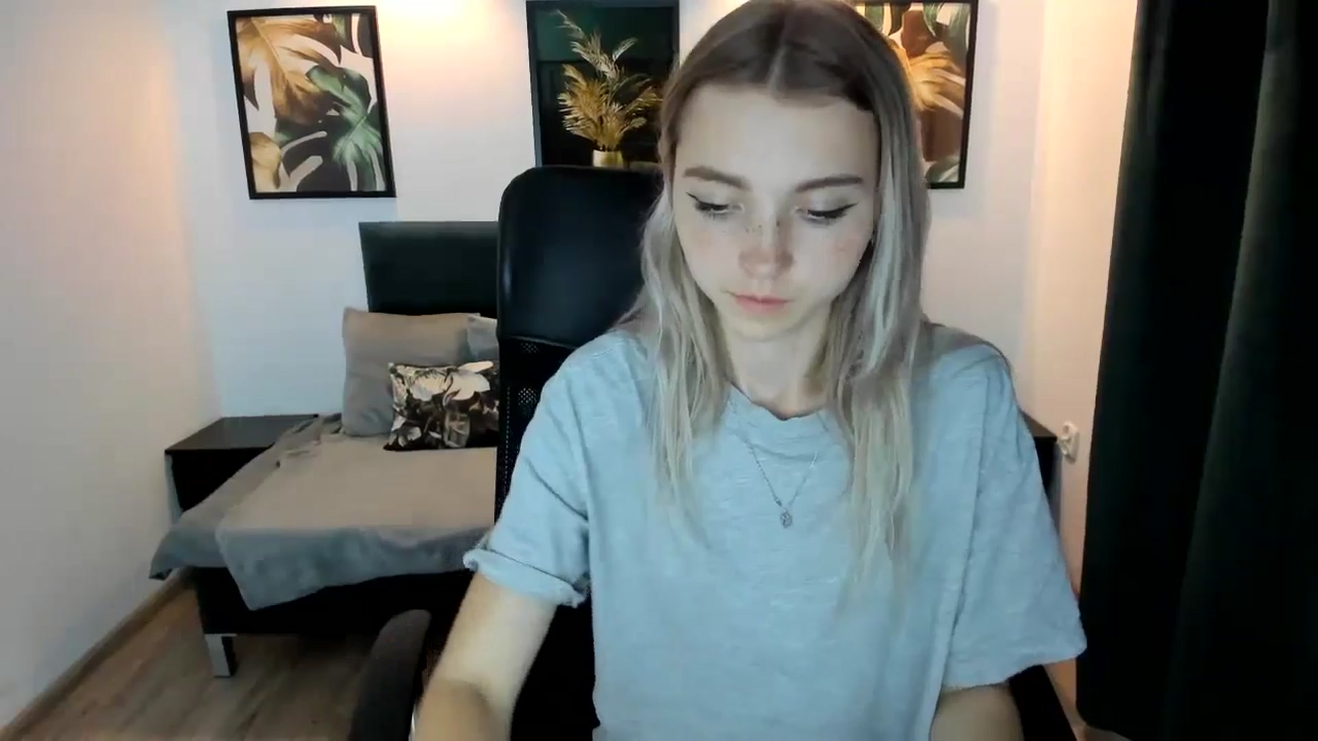 Gallery image thumbnail from Daisyy's myfreecams stream on, 08/22/2024, 18:33 image 10 of 20