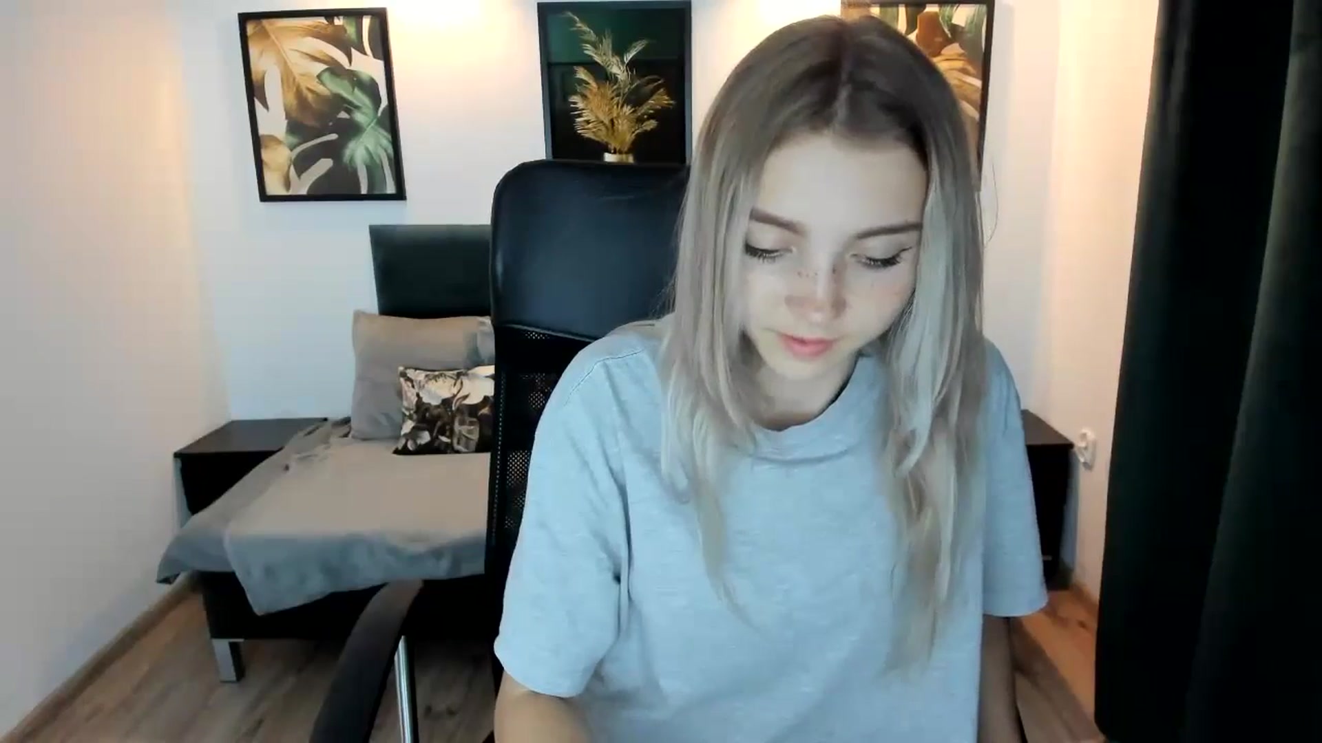 Gallery image thumbnail from Daisyy's myfreecams stream on, 08/22/2024, 19:12 image 7 of 20