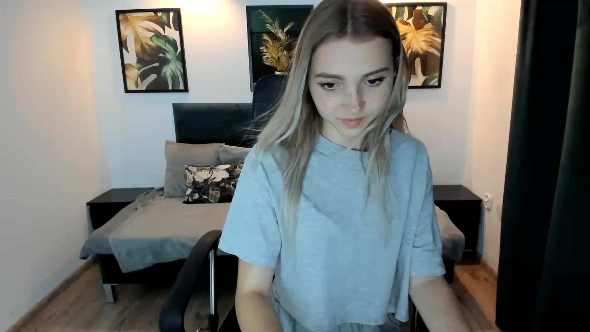 Gallery image thumbnail from Daisyy's myfreecams stream on, 08/22/2024, 20:34 image 17 of 20