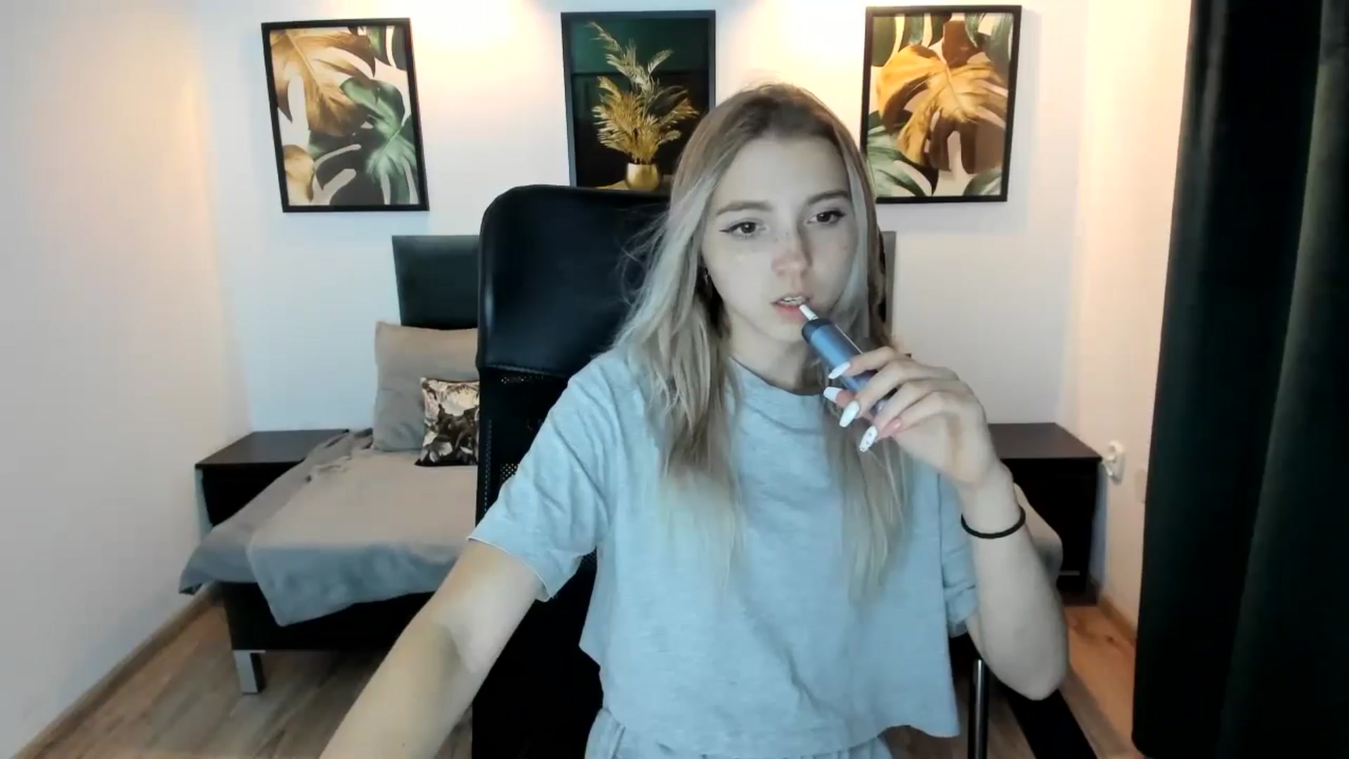 Gallery image thumbnail from Daisyy's myfreecams stream on, 08/22/2024, 21:52 image 15 of 20