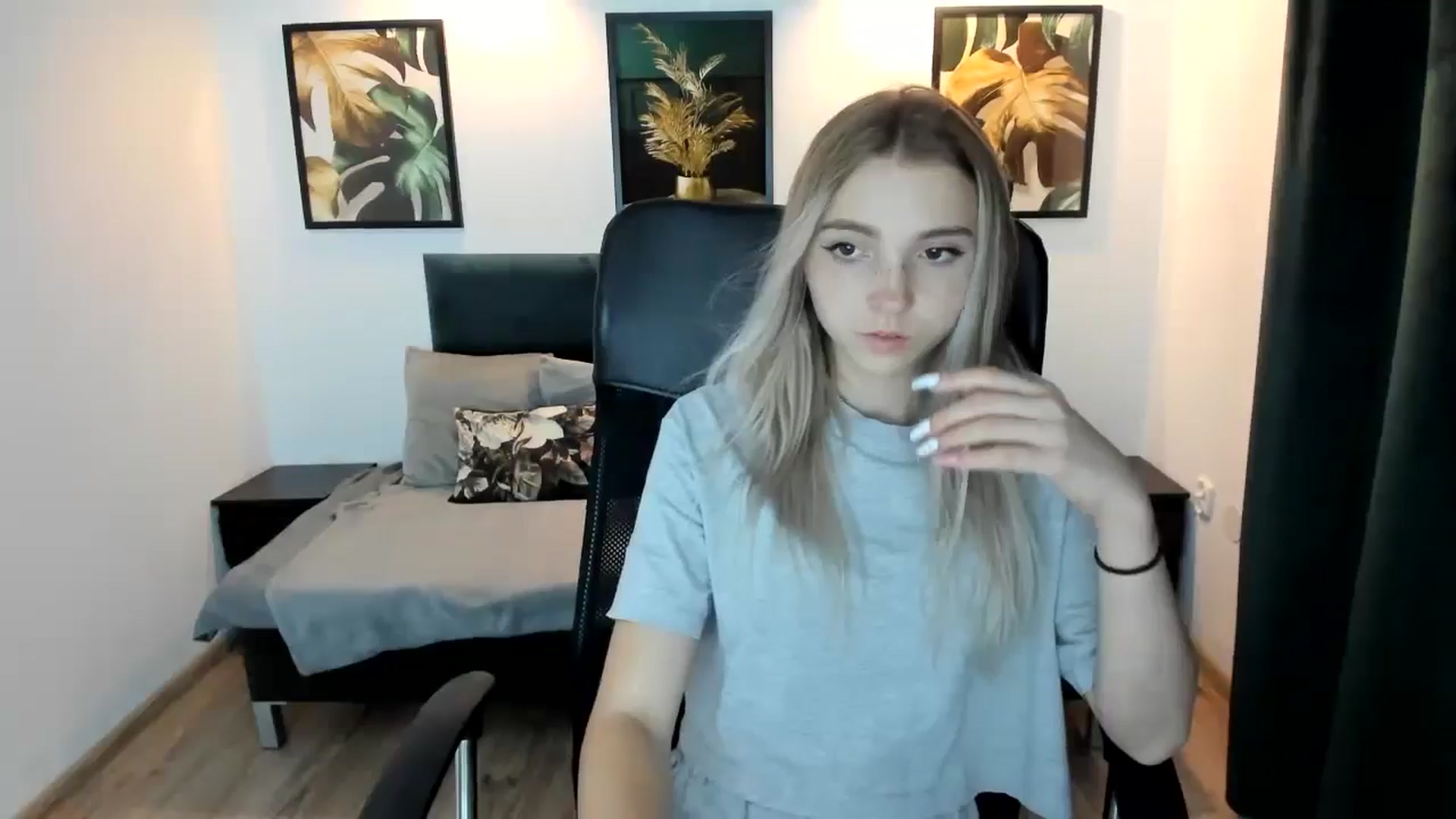 Gallery image thumbnail from Daisyy's myfreecams stream on, 08/22/2024, 21:52 image 18 of 20
