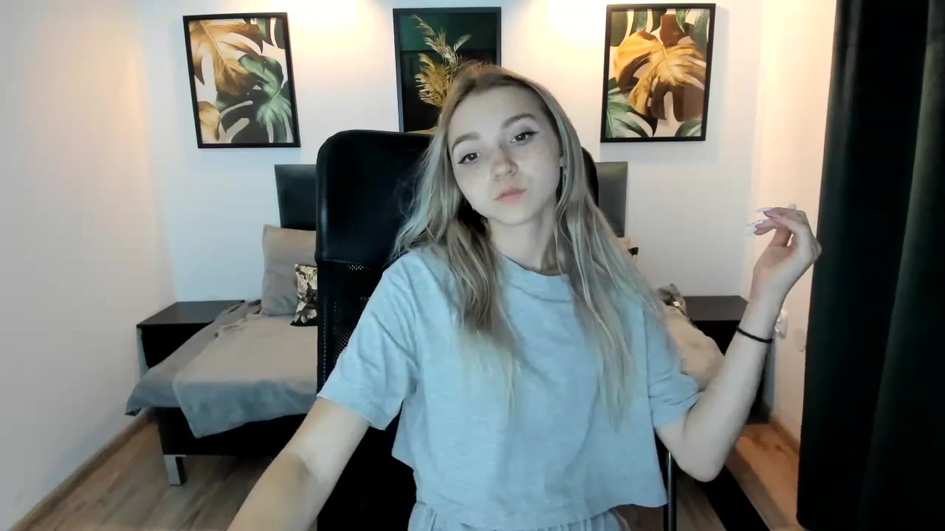 Gallery image thumbnail from Daisyy's myfreecams stream on, 08/22/2024, 21:52 image 16 of 20