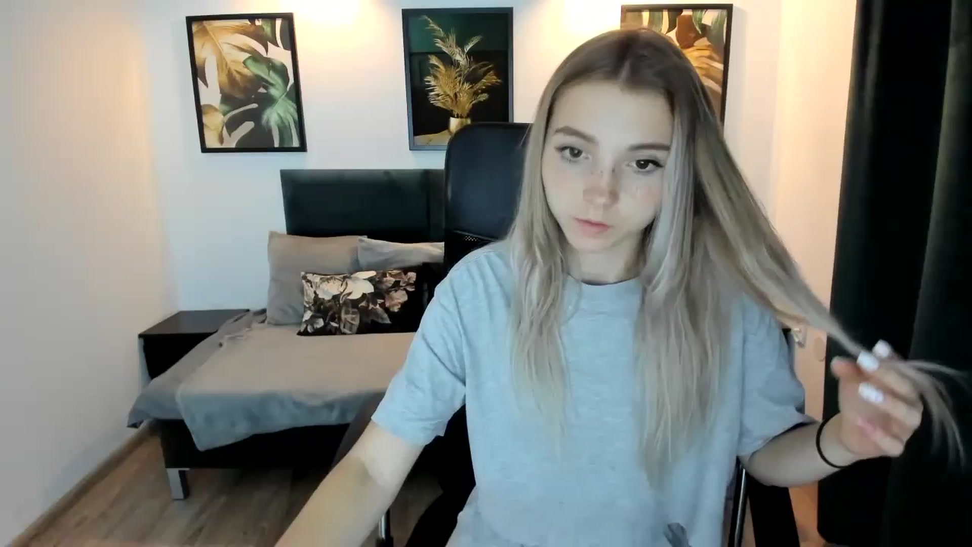Gallery image thumbnail from Daisyy's myfreecams stream on, 08/22/2024, 22:10 image 10 of 20