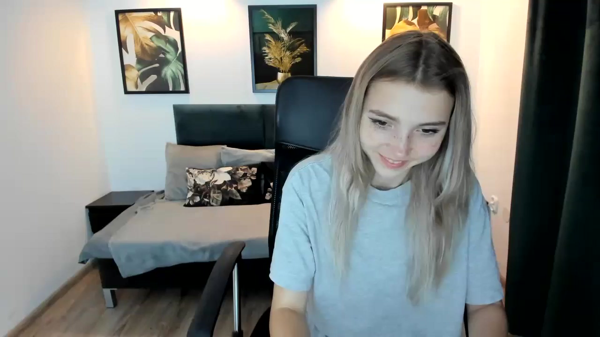 Gallery image thumbnail from Daisyy's myfreecams stream on, 08/22/2024, 22:10 image 4 of 20