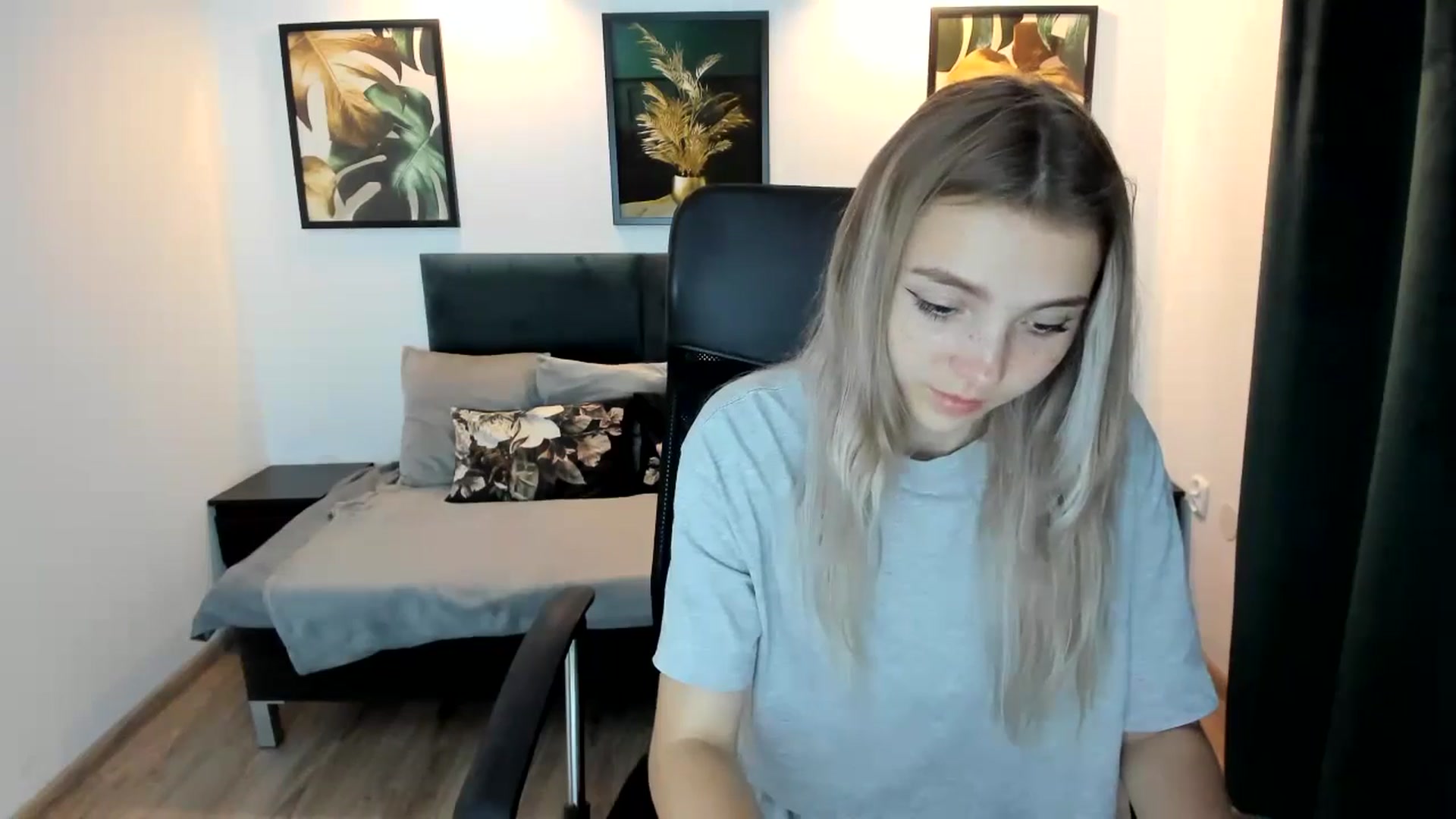 Gallery image thumbnail from Daisyy's myfreecams stream on, 08/22/2024, 22:10 image 6 of 20