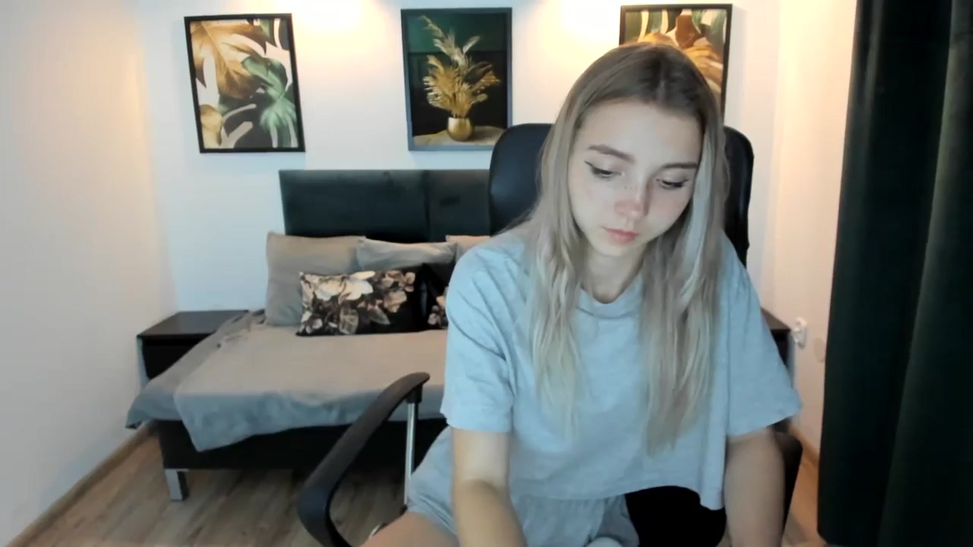 Gallery image thumbnail from Daisyy's myfreecams stream on, 08/22/2024, 22:10 image 17 of 20