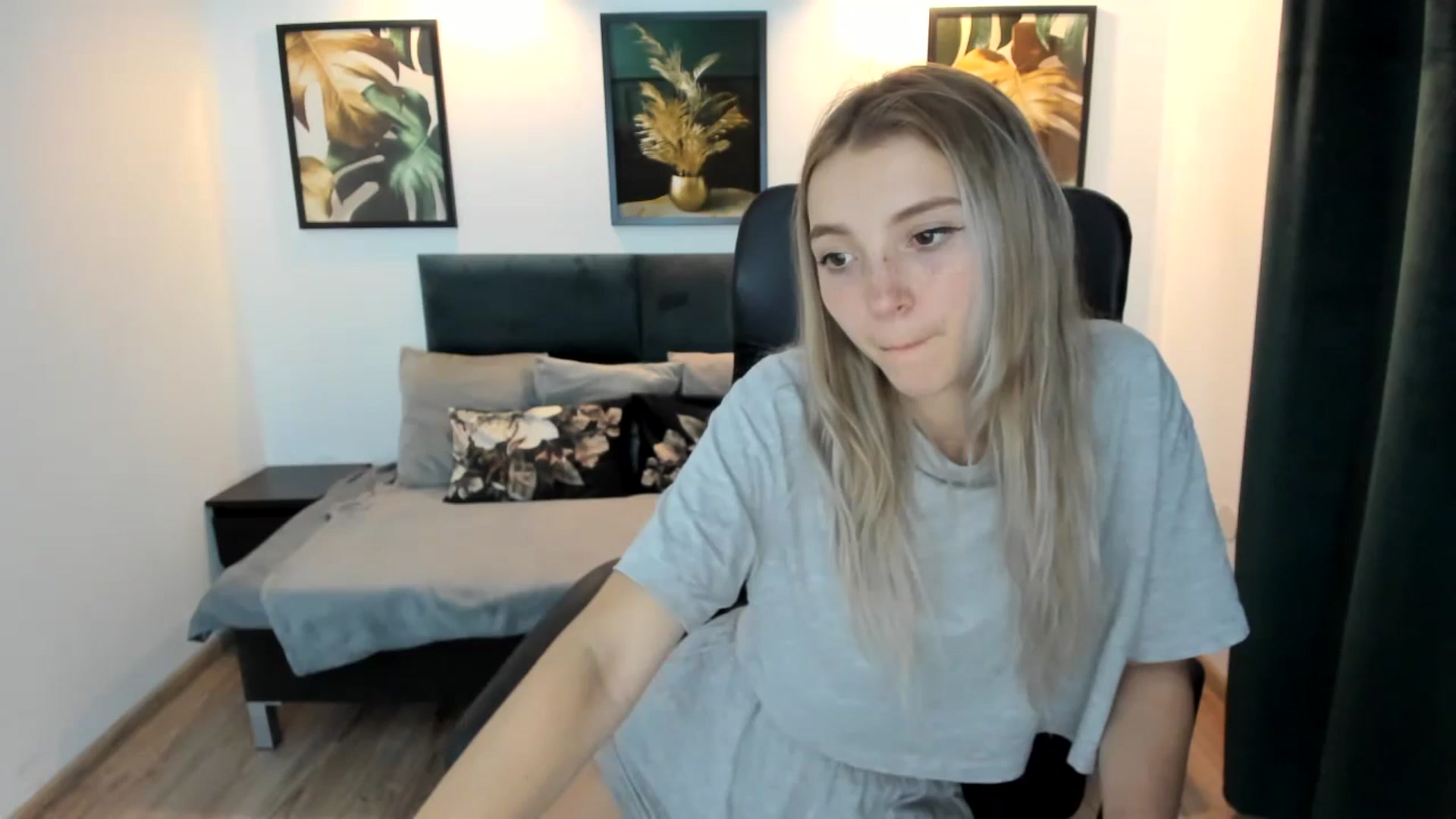Gallery image thumbnail from Daisyy's myfreecams stream on, 08/22/2024, 22:10 image 18 of 20
