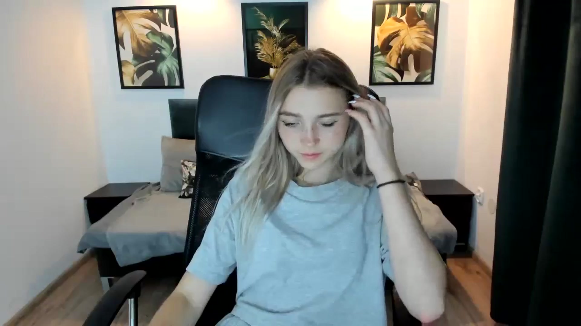 Gallery image thumbnail from Daisyy's myfreecams stream on, 08/22/2024, 22:38 image 16 of 20