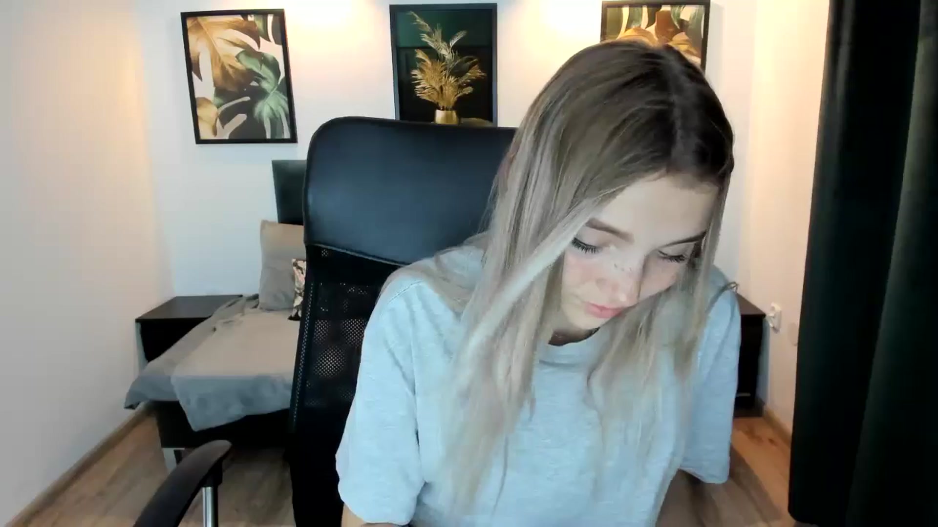 Gallery image thumbnail from Daisyy's myfreecams stream on, 08/22/2024, 22:38 image 19 of 20