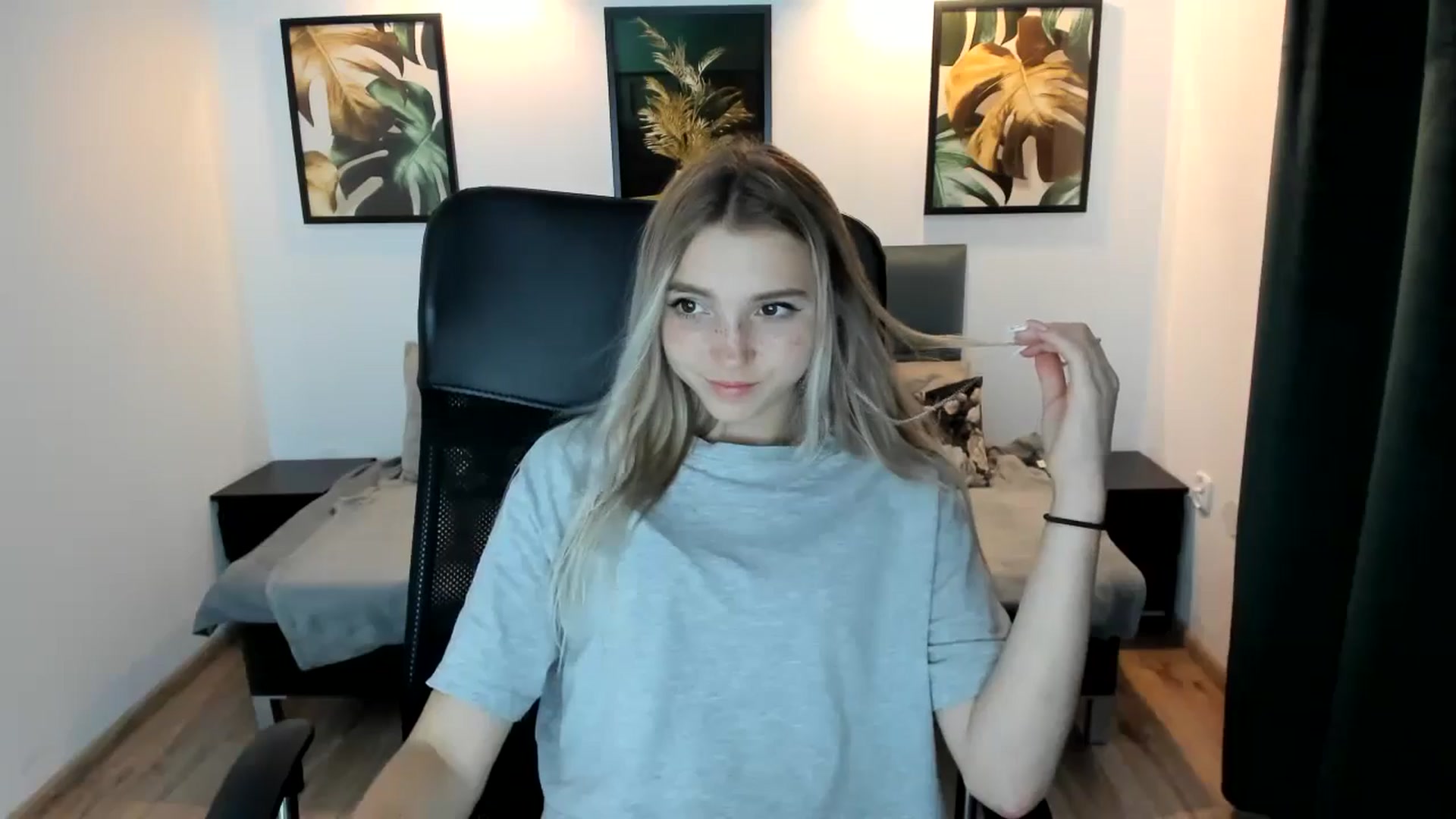 Gallery image thumbnail from Daisyy's myfreecams stream on, 08/22/2024, 22:38 image 15 of 20