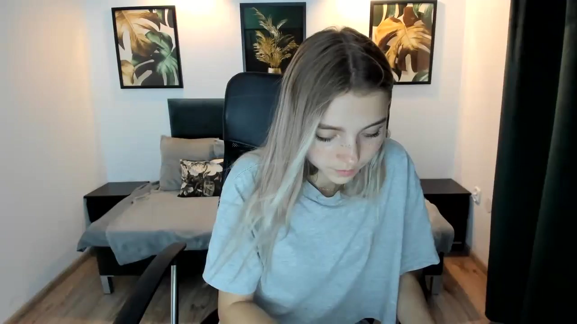 Gallery image thumbnail from Daisyy's myfreecams stream on, 08/22/2024, 22:38 image 10 of 20