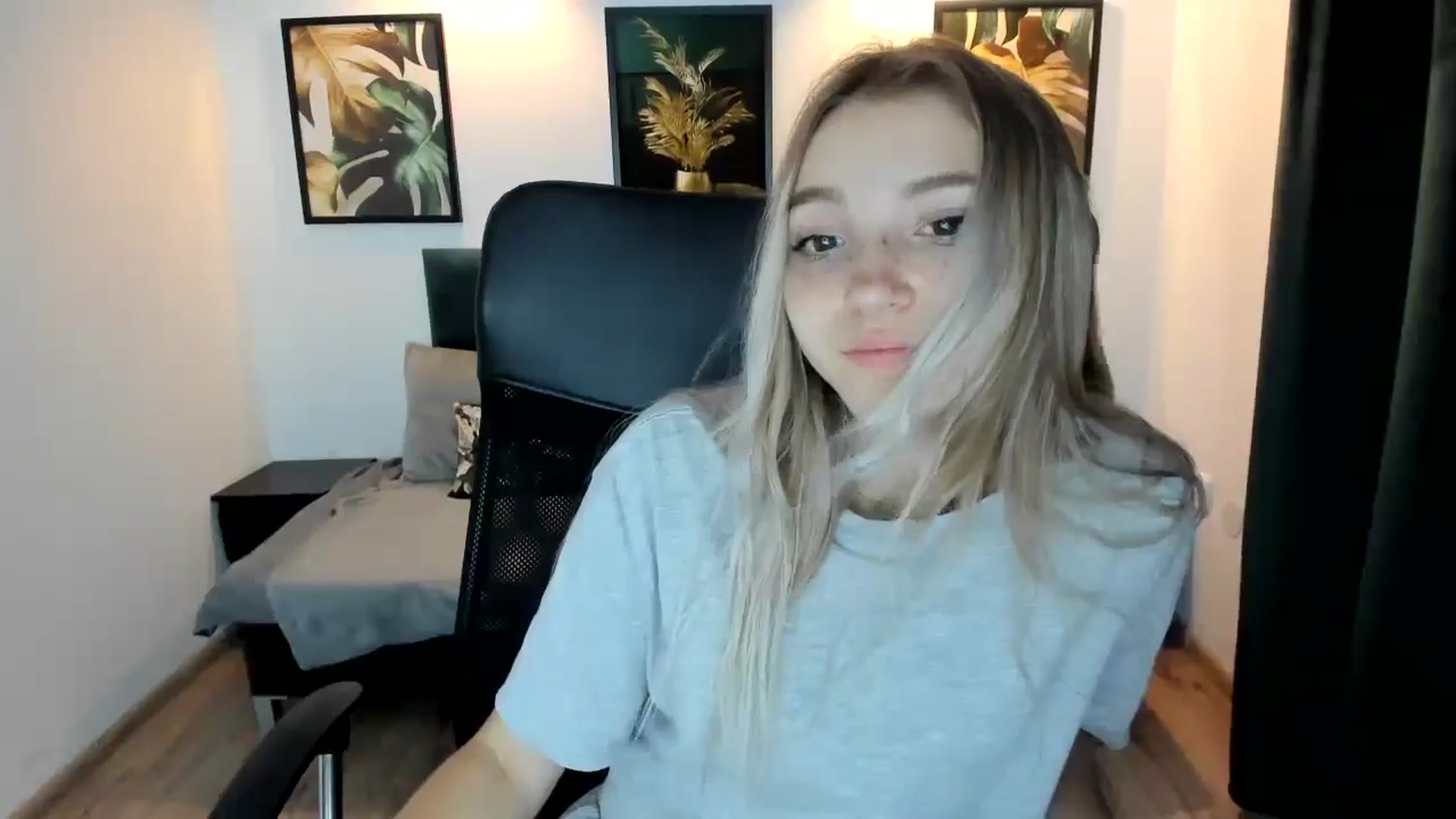 Gallery image thumbnail from Daisyy's myfreecams stream on, 08/22/2024, 22:38 image 17 of 20