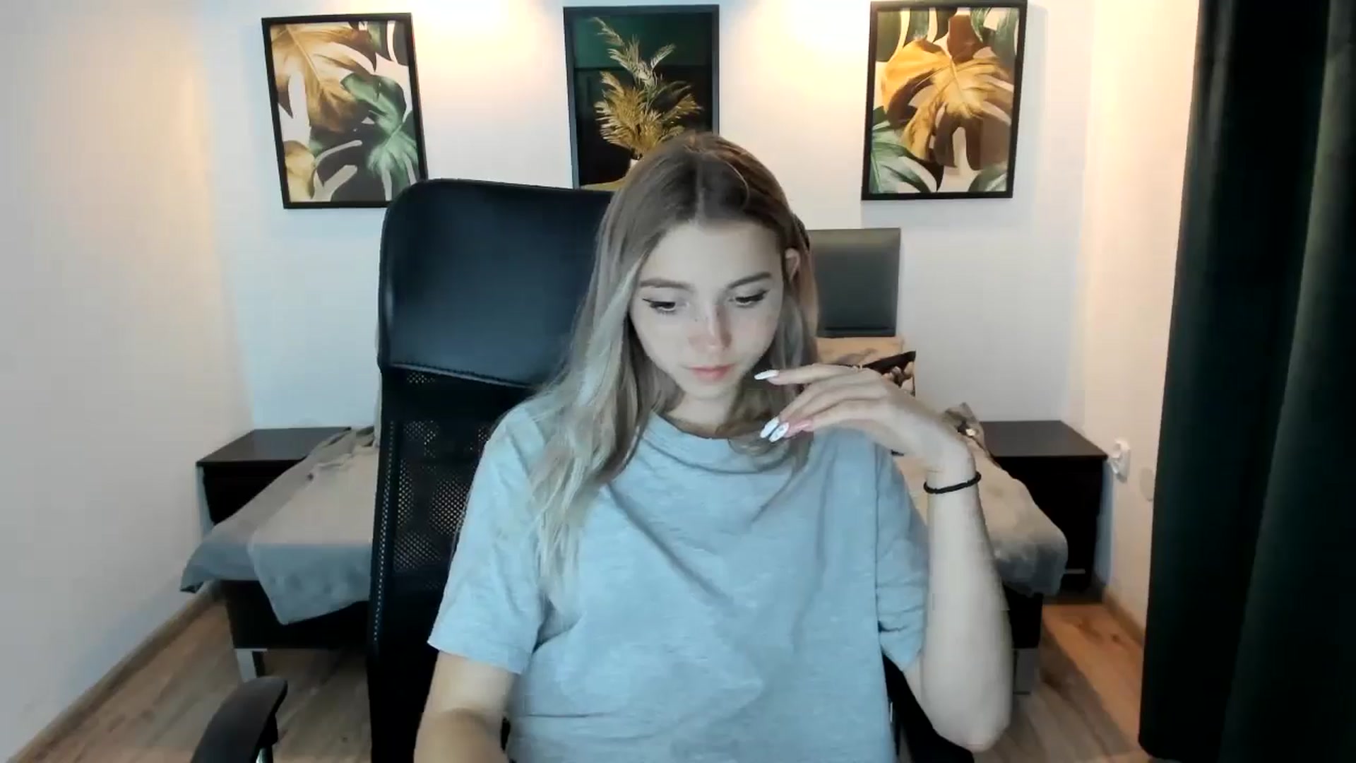 Gallery image thumbnail from Daisyy's myfreecams stream on, 08/22/2024, 22:38 image 13 of 20