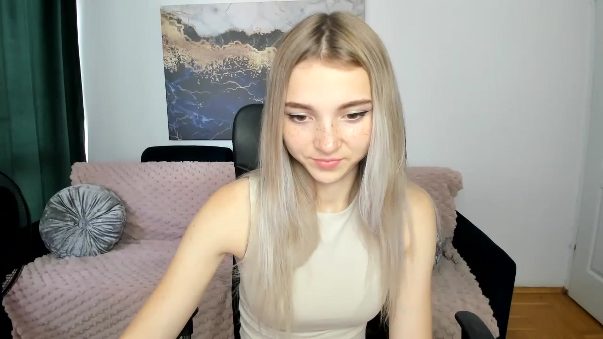 Gallery image thumbnail from Daisyy's myfreecams stream on, 08/23/2024, 12:46 image 16 of 20