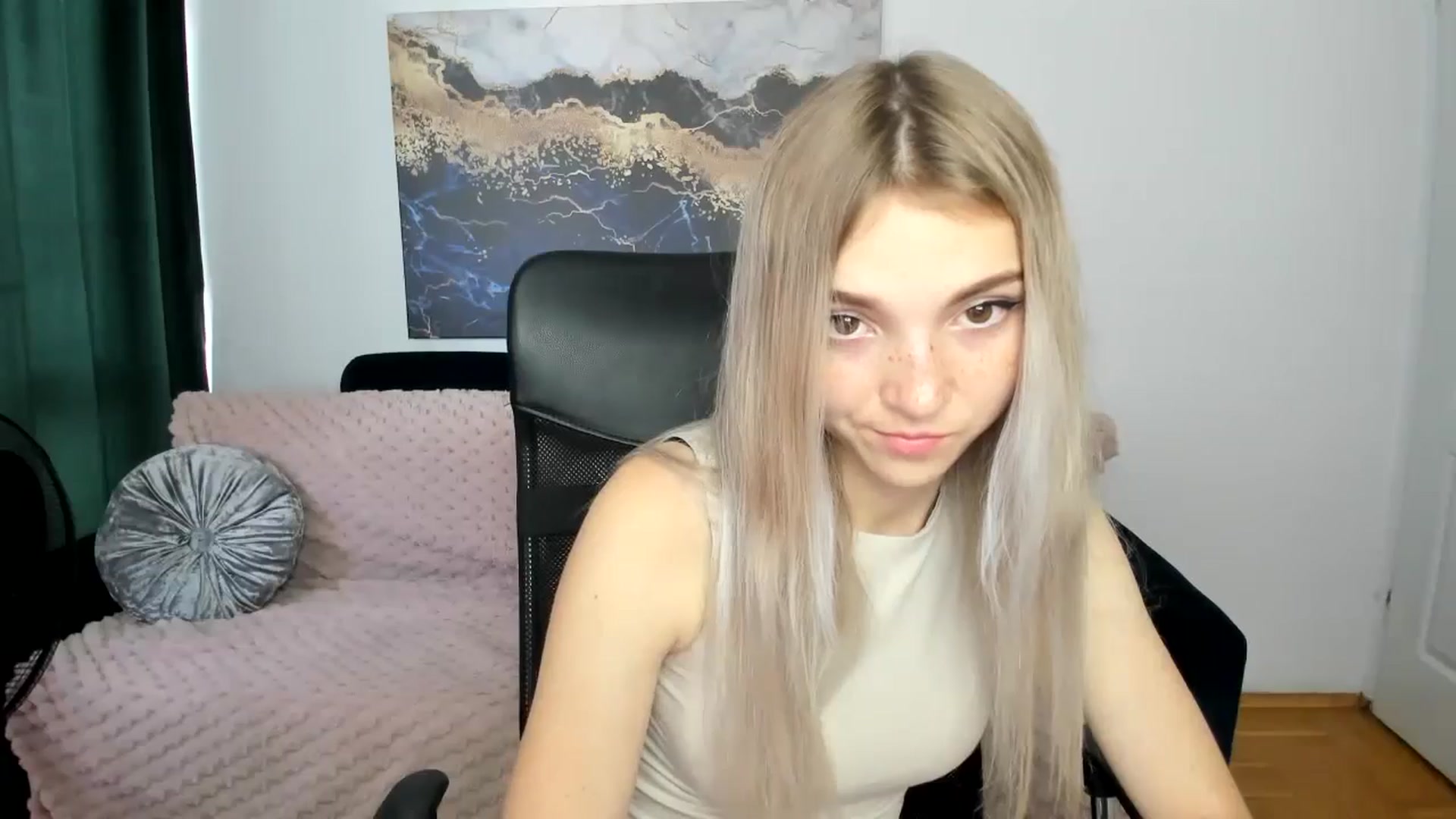 Gallery image thumbnail from Daisyy's myfreecams stream on, 08/23/2024, 12:46 image 19 of 20