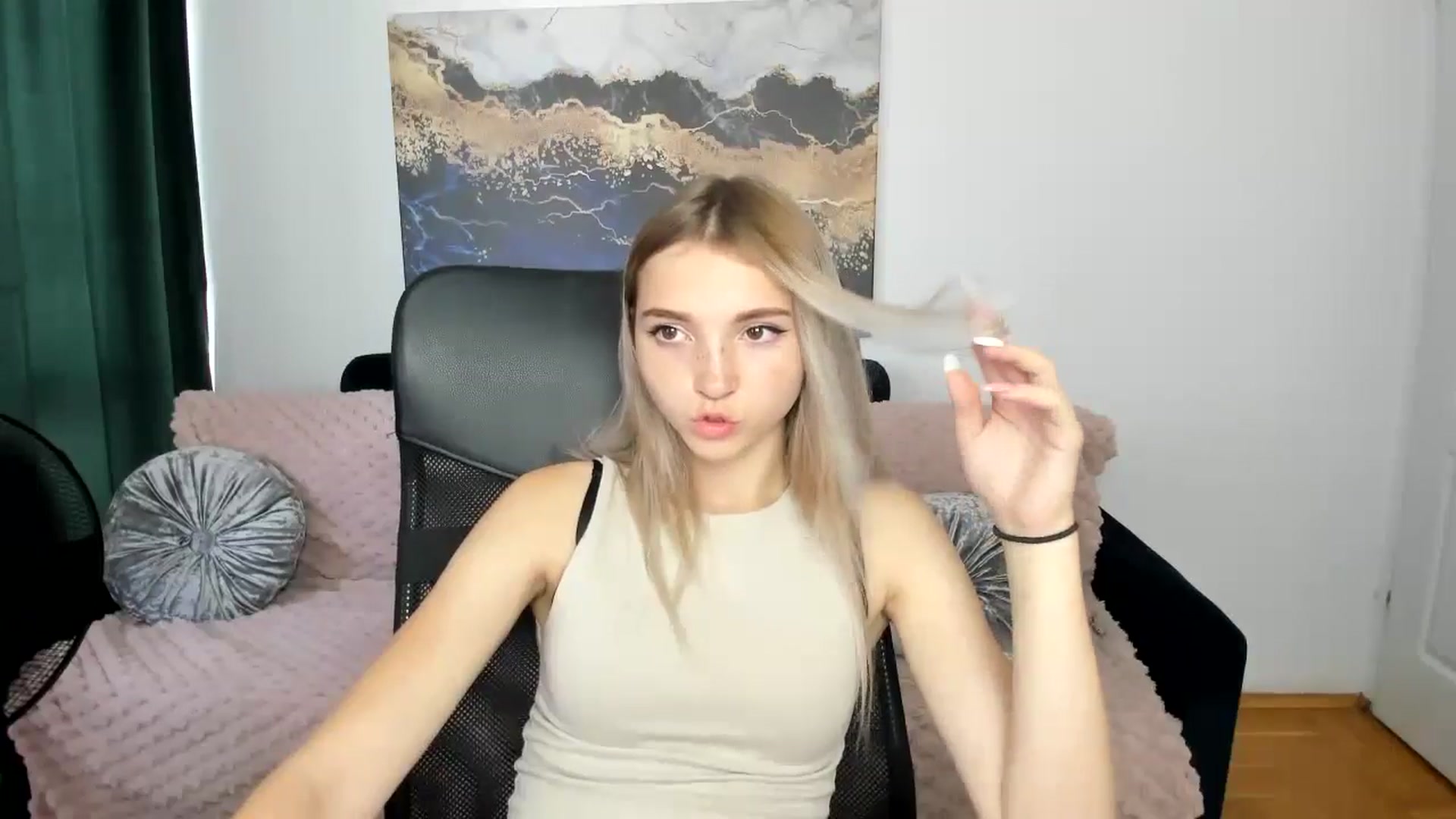 Gallery image thumbnail from Daisyy's myfreecams stream on, 08/23/2024, 13:33 image 2 of 20