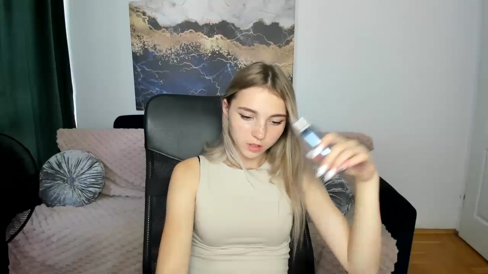 Gallery image thumbnail from Daisyy's myfreecams stream on, 08/23/2024, 15:17 image 15 of 20