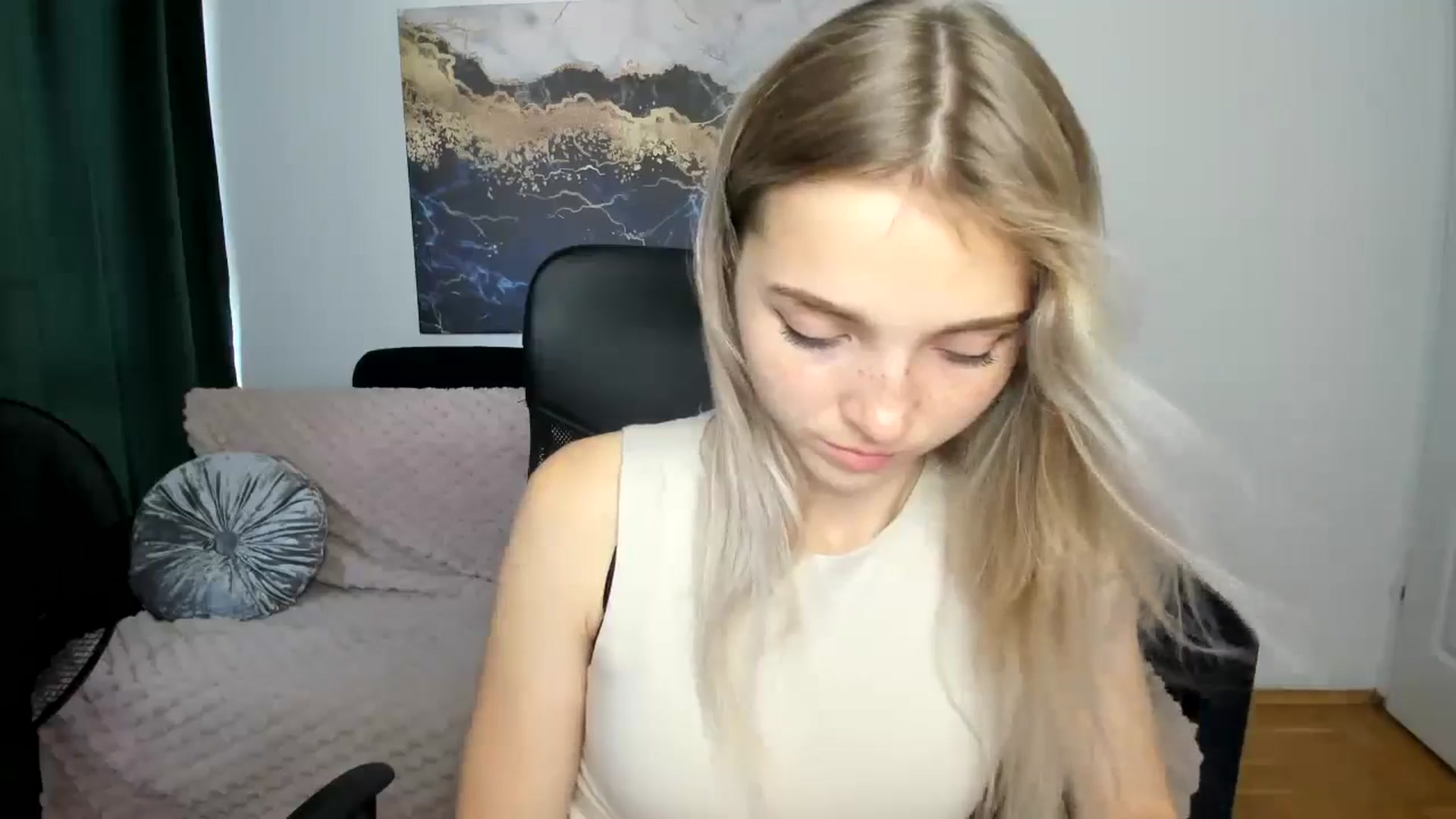 Gallery image thumbnail from Daisyy's myfreecams stream on, 08/23/2024, 16:12 image 4 of 20