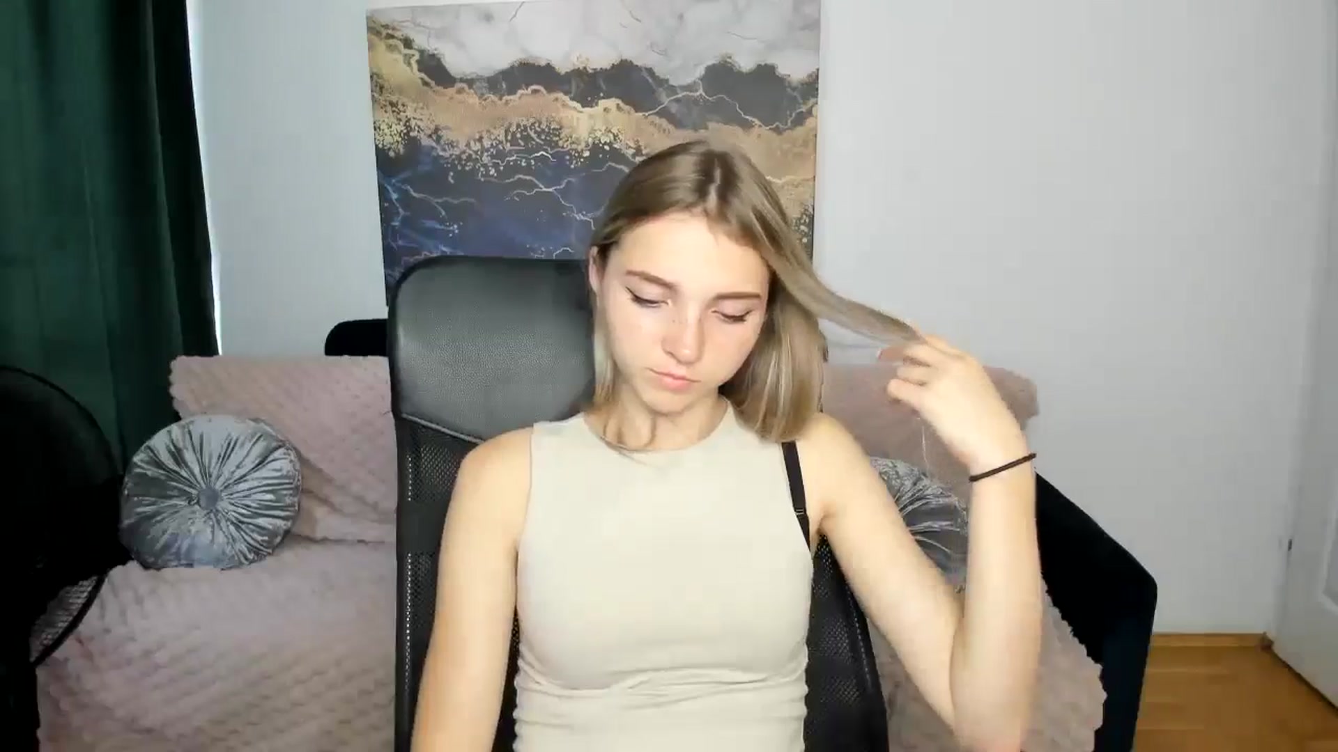 Gallery image thumbnail from Daisyy's myfreecams stream on, 08/23/2024, 16:12 image 12 of 20