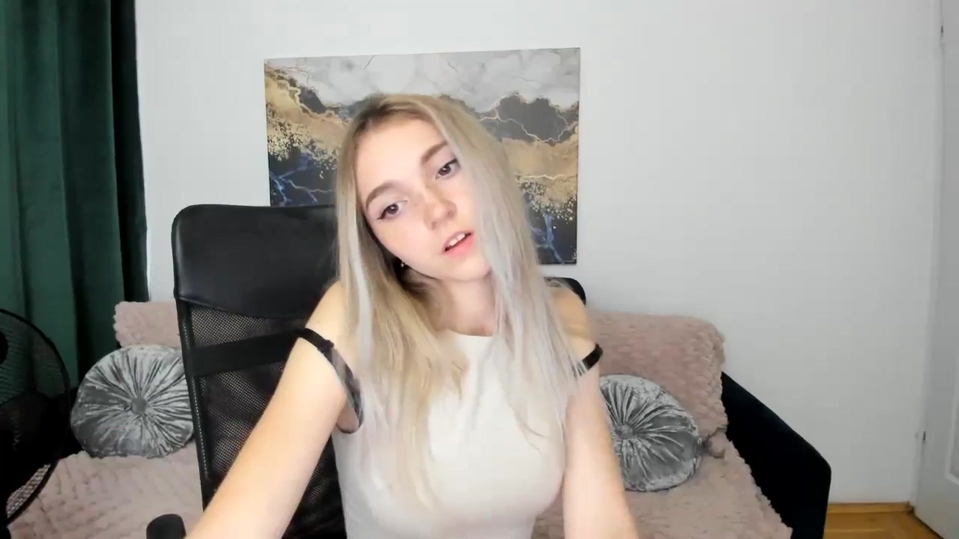 Gallery image thumbnail from Daisyy's myfreecams stream on, 08/23/2024, 17:51 image 18 of 20