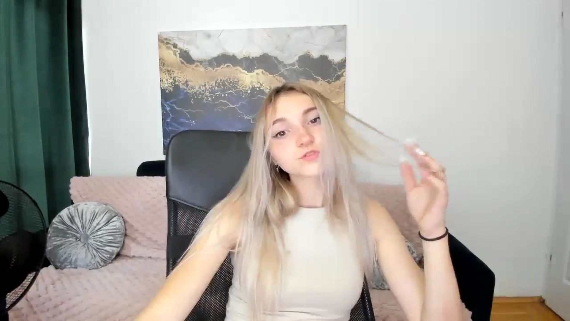 Gallery image thumbnail from Daisyy's myfreecams stream on, 08/23/2024, 17:51 image 10 of 20