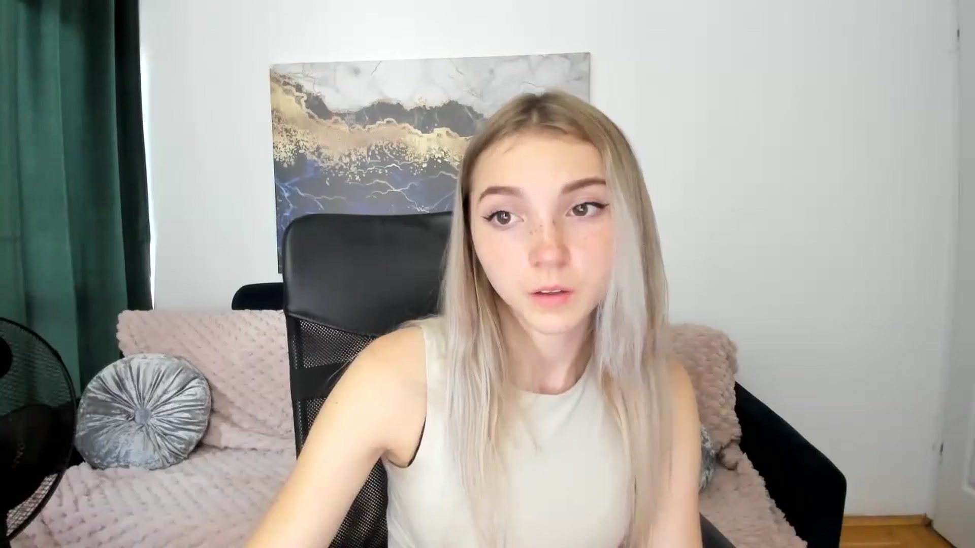 Gallery image thumbnail from Daisyy's myfreecams stream on, 08/23/2024, 17:51 image 4 of 20