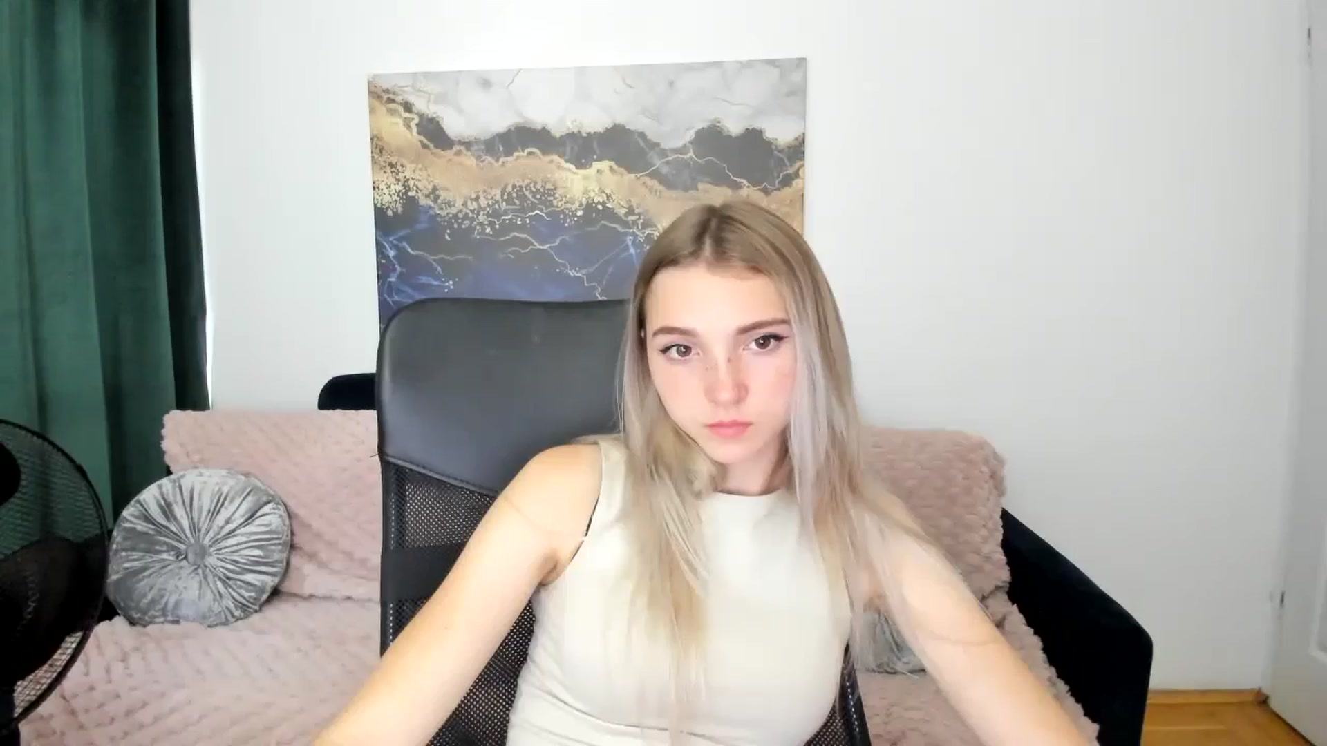 Gallery image thumbnail from Daisyy's myfreecams stream on, 08/23/2024, 17:51 image 12 of 20