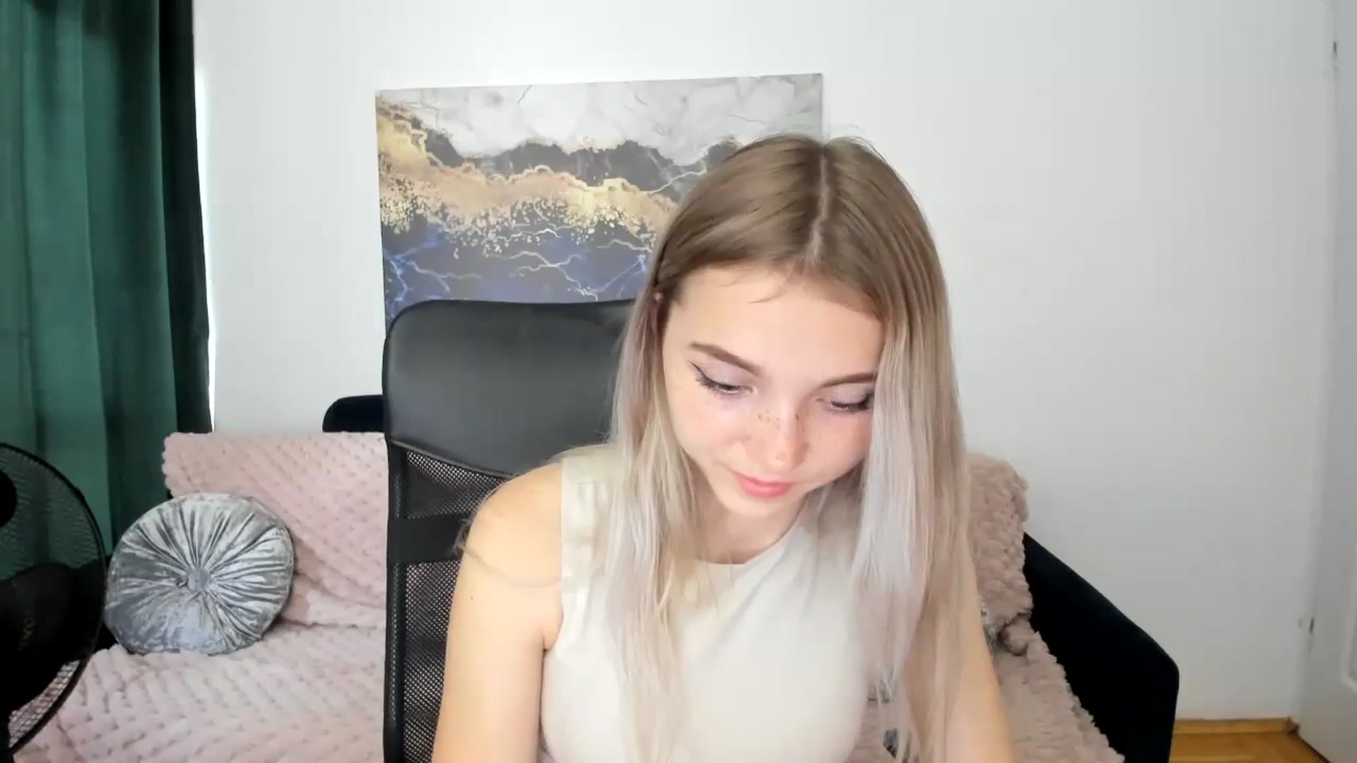 Gallery image thumbnail from Daisyy's myfreecams stream on, 08/23/2024, 17:51 image 3 of 20