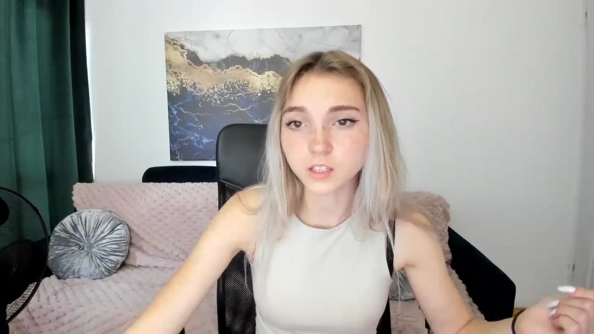 Gallery image thumbnail from Daisyy's myfreecams stream on, 08/23/2024, 17:51 image 6 of 20