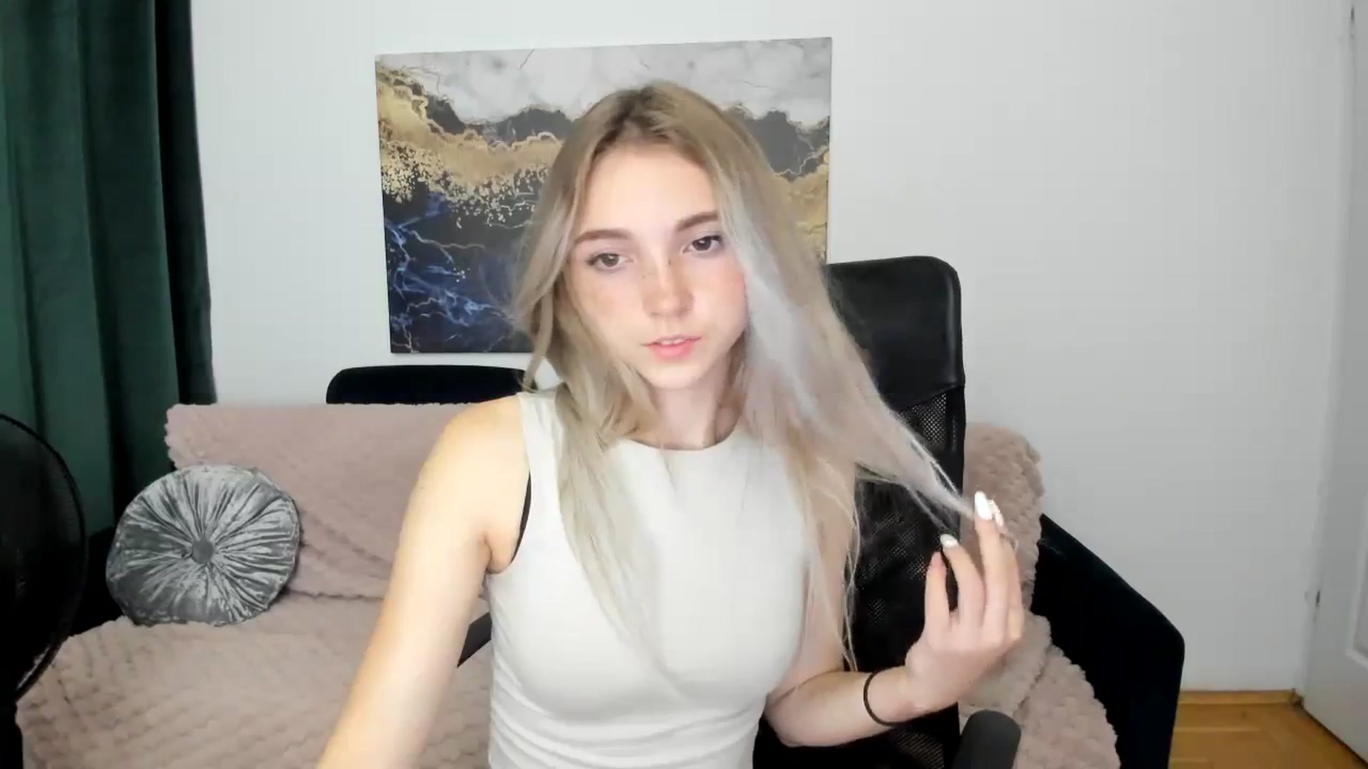 Gallery image thumbnail from Daisyy's myfreecams stream on, 08/23/2024, 19:06 image 11 of 20