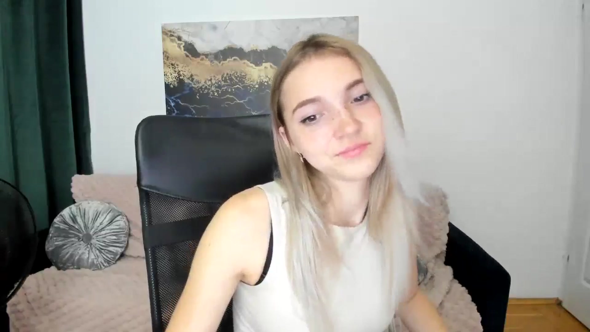 Gallery image thumbnail from Daisyy's myfreecams stream on, 08/23/2024, 19:06 image 17 of 20