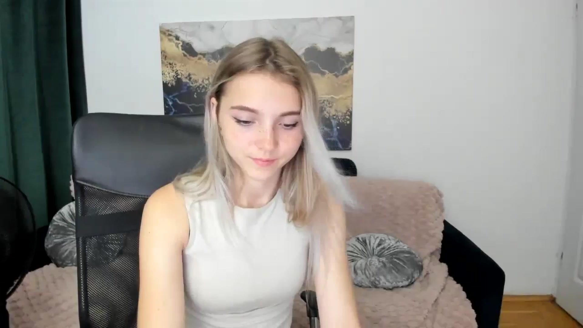 Gallery image thumbnail from Daisyy's myfreecams stream on, 08/23/2024, 19:06 image 15 of 20