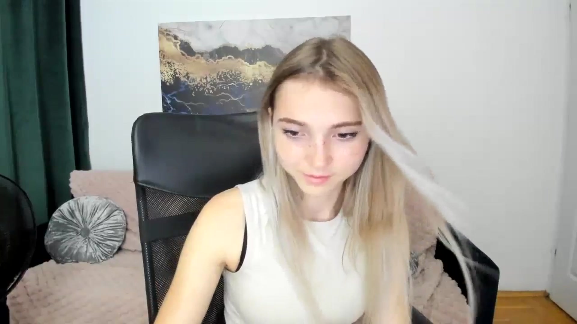 Gallery image thumbnail from Daisyy's myfreecams stream on, 08/23/2024, 19:06 image 18 of 20
