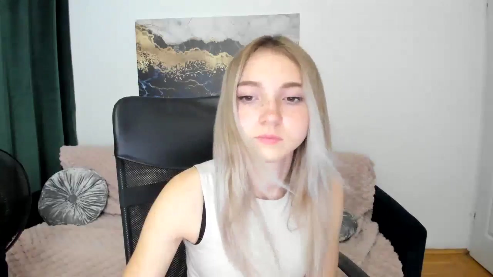 Gallery image thumbnail from Daisyy's myfreecams stream on, 08/23/2024, 19:06 image 19 of 20