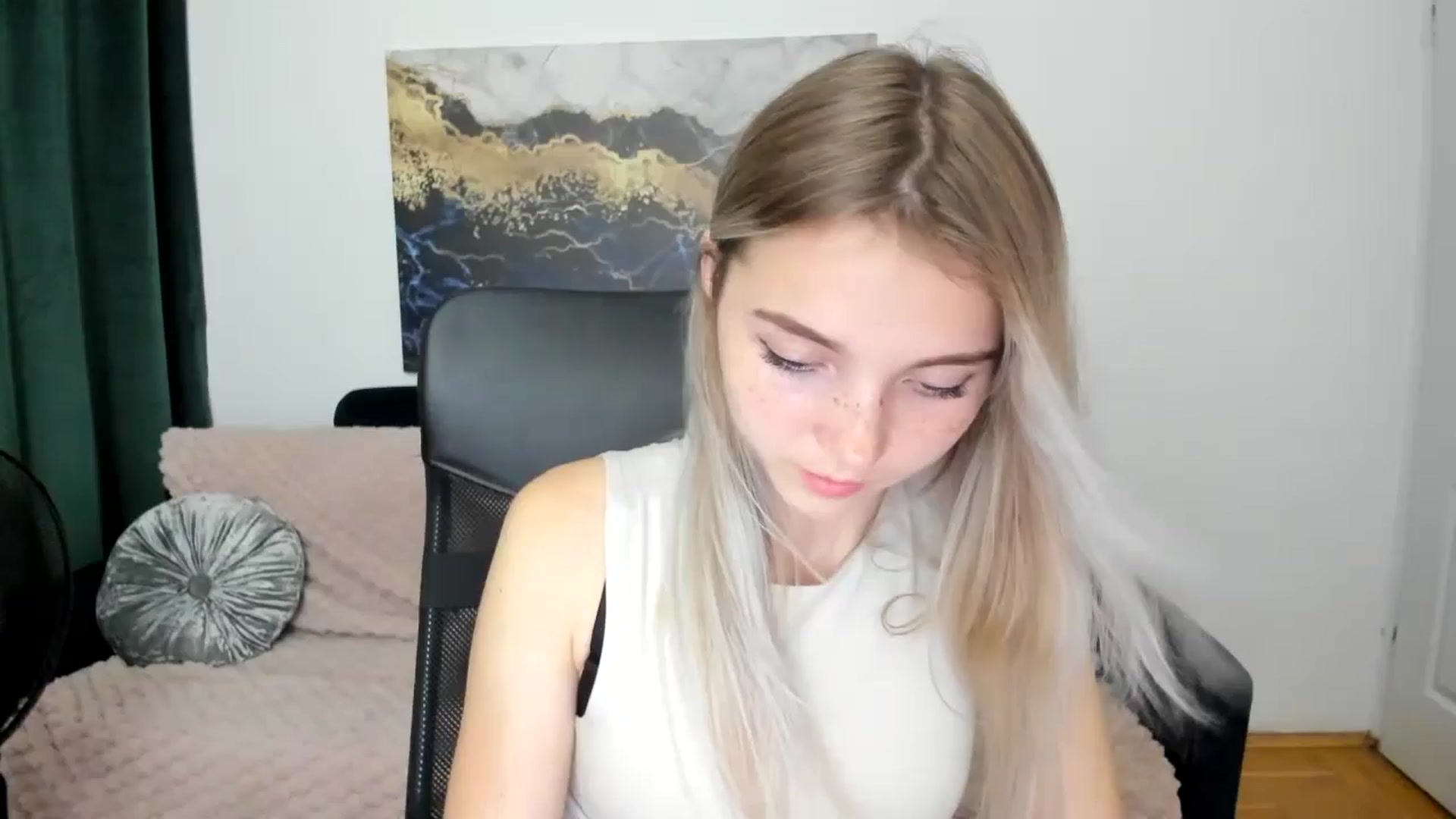 Gallery image thumbnail from Daisyy's myfreecams stream on, 08/23/2024, 20:23 image 1 of 20